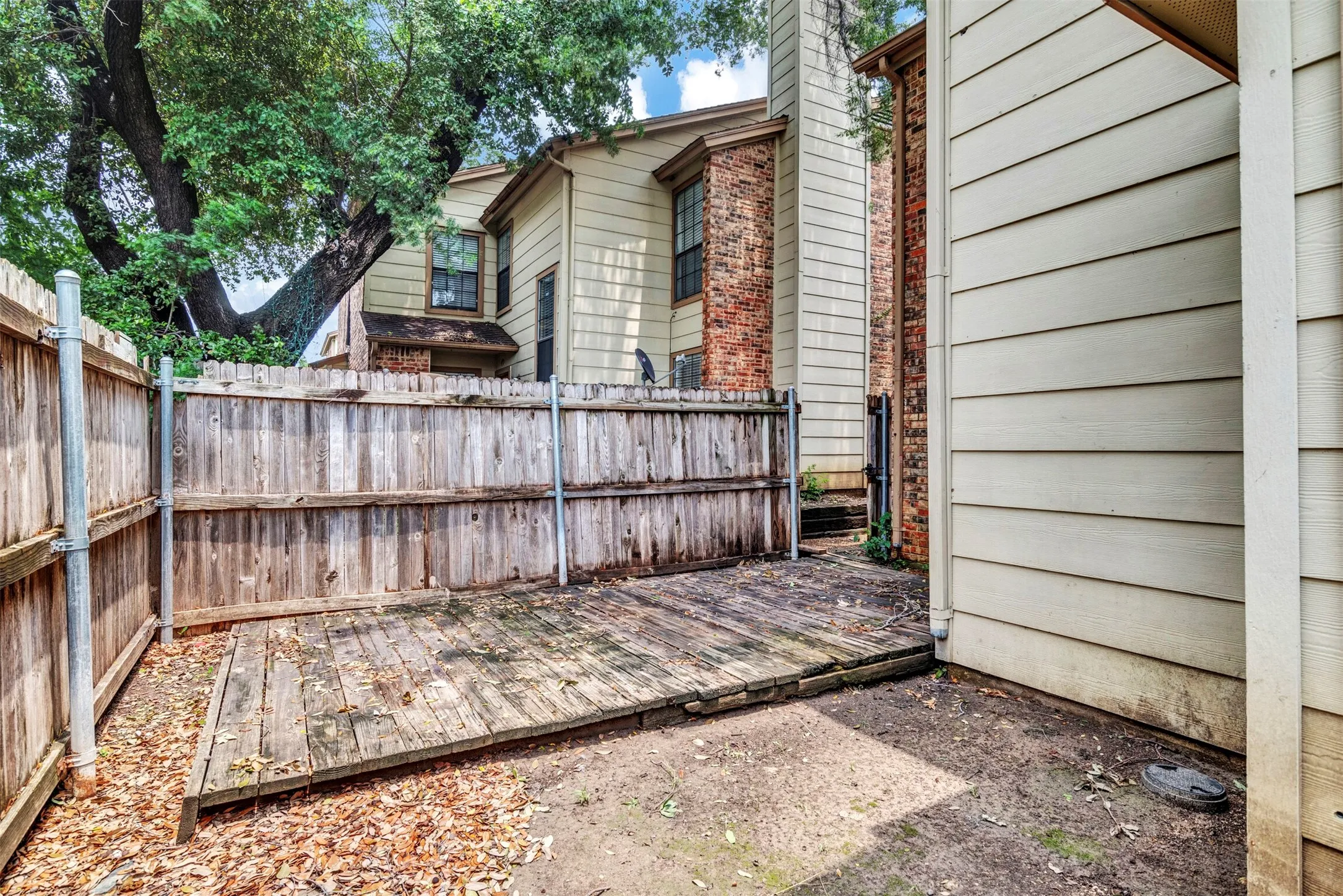 Condominium For Sale in Dallas County , 11311 Audelia Road 221, Dallas, Texas 75243, 2 Bedroom, 2 Bathroom, Garage spaces, 1,017 Sqft, built in 1982, mls#20822302, Real Estate Agent in Dallas, Homes For Sale in Dallas county, Homes For Sale in Dallas, Realtor in Dallas Texas, Real Estate Brokerage Independent Realty Texas, Luminita Cordes Realtor