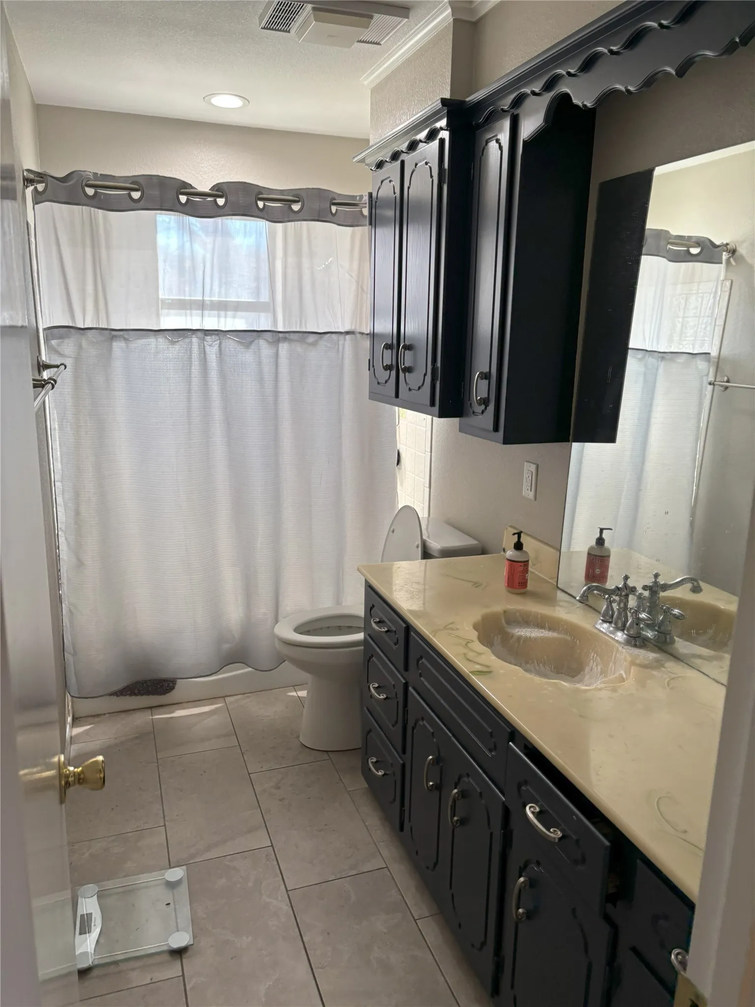 Full bathroom featuring tile patterned flooring, vanity, toilet, and shower / bath combo