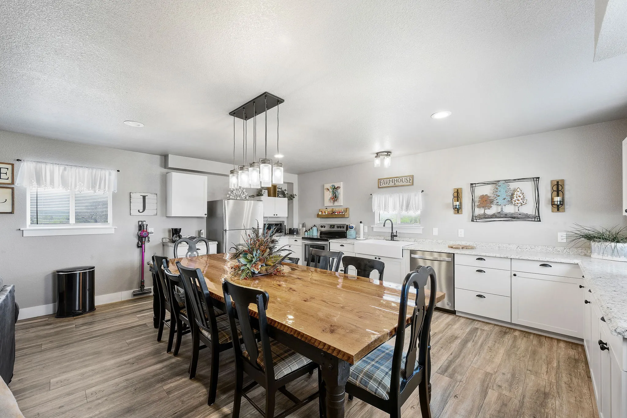 Single Family Residence For Sale in Hamilton County , 2171 County Road 419, Evant, Texas 76525, 3 Bedroom, 3 Bathroom, Garage spaces, 1,440 Sqft, built in 2018, mls#20824200, Real Estate Agent in Evant, Homes For Sale in Hamilton county, Homes For Sale in Evant, Realtor in Evant Texas, Real Estate Brokerage Independent Realty Texas, Luminita Cordes Realtor