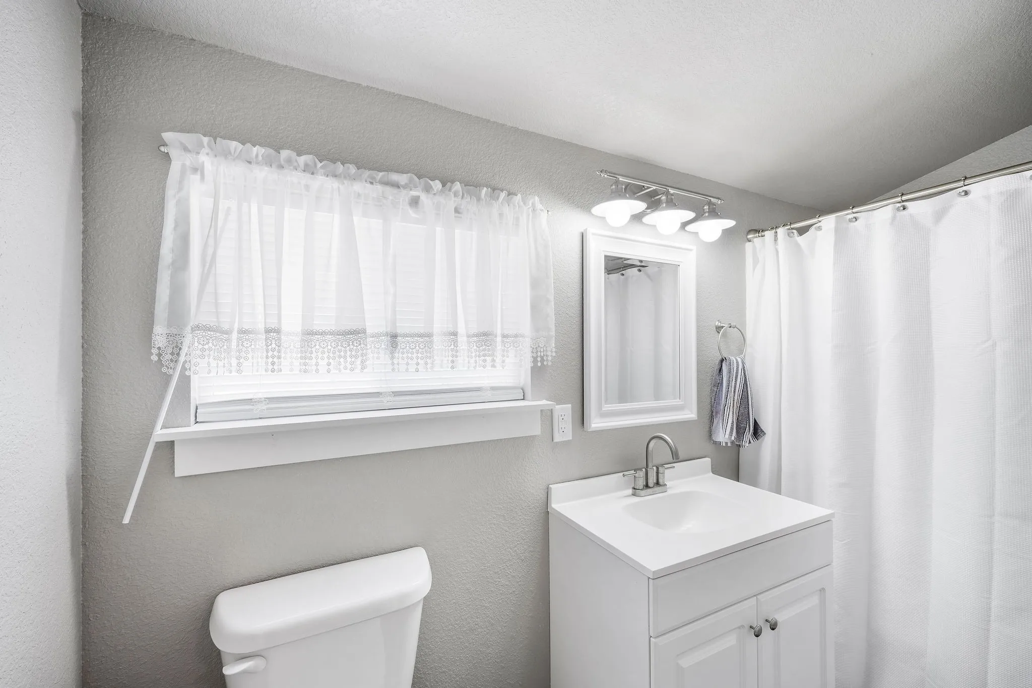 Single Family Residence For Sale in Hamilton County , 2171 County Road 419, Evant, Texas 76525, 3 Bedroom, 3 Bathroom, Garage spaces, 1,440 Sqft, built in 2018, mls#20824200, Real Estate Agent in Evant, Homes For Sale in Hamilton county, Homes For Sale in Evant, Realtor in Evant Texas, Real Estate Brokerage Independent Realty Texas, Luminita Cordes Realtor