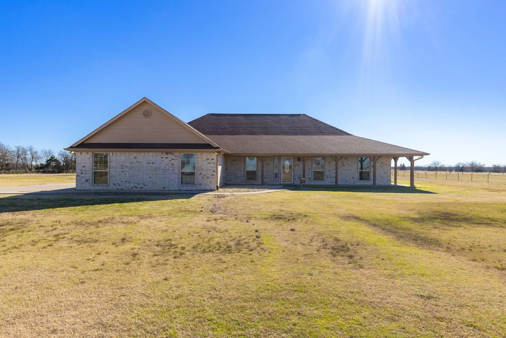 Single Family Residence For Sale in Hopkins County , 1310 County Road 3566, Dike, Texas 75437, 4 Bedroom, 3 Bathroom, 2 Garage spaces, 3,086 Sqft, built in 2005, Preowned, mls#20822524, Real Estate Agent in Dike, Homes For Sale in Hopkins county, Homes For Sale in Dike, Realtor in Dike Texas, Real Estate Brokerage Independent Realty Texas, Luminita Cordes Realtor