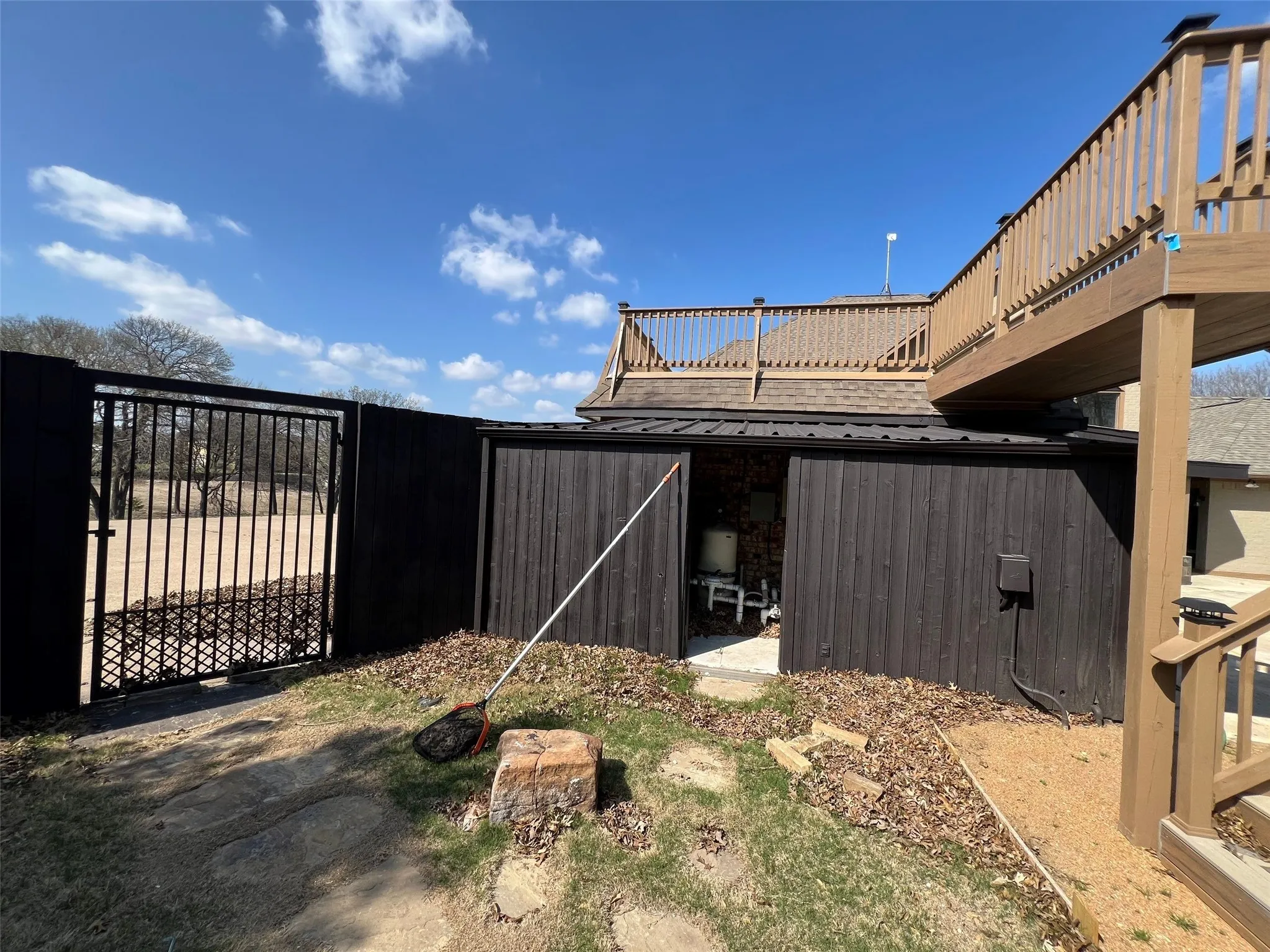 Single Family Residence For Sale in Ellis County , 5890 Montgomery Road, Midlothian, Texas 76065, 5 Bedroom, 4 Bathroom, 2 Garage spaces, 4,297 Sqft, built in 1987, Preowned, mls#20831514, Real Estate Agent in Midlothian, Homes For Sale in Ellis county, Homes For Sale in Midlothian, Realtor in Midlothian Texas, Real Estate Brokerage Independent Realty Texas, Luminita Cordes Realtor