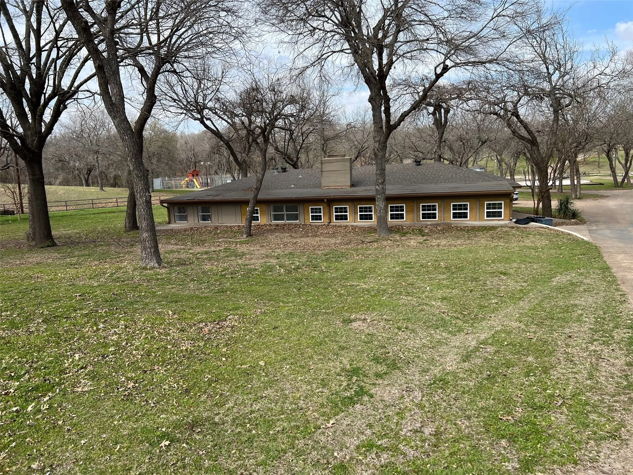 View of front of house featuring a front yard