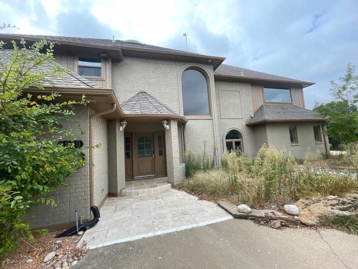 Single Family Residence For Sale in Ellis County , 5890 Montgomery Road, Midlothian, Texas 76065, 5 Bedroom, 4 Bathroom, 2 Garage spaces, 4,297 Sqft, built in 1987, Preowned, mls#20831514, Real Estate Agent in Midlothian, Homes For Sale in Ellis county, Homes For Sale in Midlothian, Realtor in Midlothian Texas, Real Estate Brokerage Independent Realty Texas, Luminita Cordes Realtor