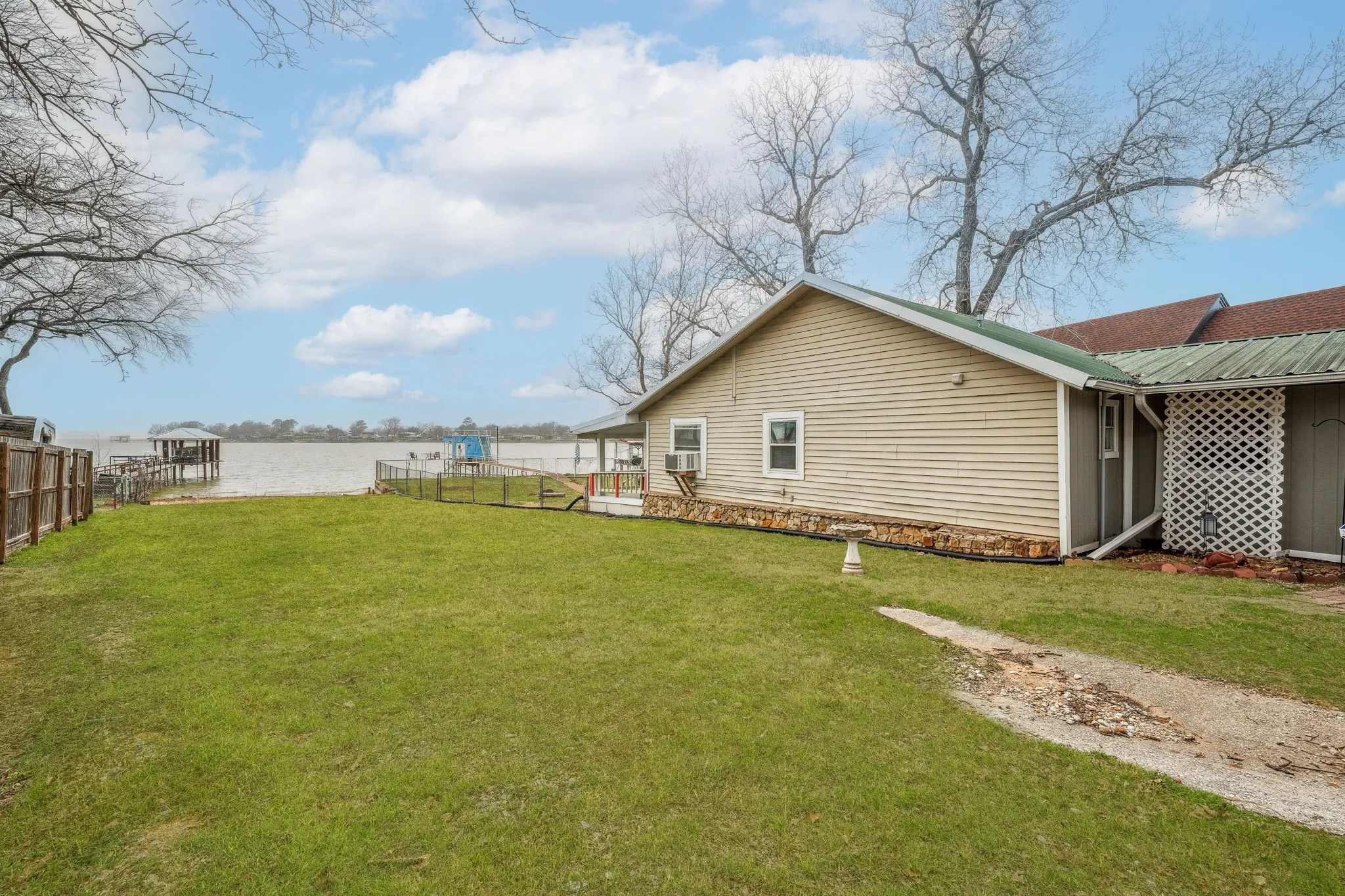 Single Family Residence For Sale in Wise County , 1662 Rogers Road, Newark, Texas 76071, 4 Bedroom, 3 Bathroom, 1 Garage spaces, 1,952 Sqft, built in 1979, Preowned, mls#20830099, Real Estate Agent in Newark, Homes For Sale in Wise county, Homes For Sale in Newark, Realtor in Newark Texas, Real Estate Brokerage Independent Realty Texas, Luminita Cordes Realtor