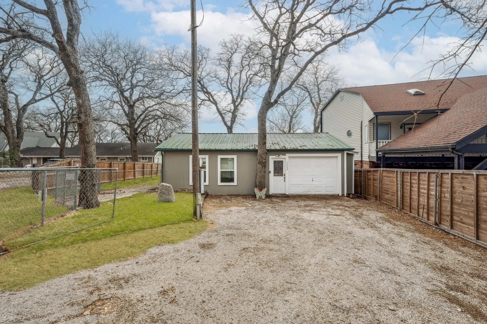 Single Family Residence For Sale in Wise County , 1662 Rogers Road, Newark, Texas 76071, 4 Bedroom, 3 Bathroom, 1 Garage spaces, 1,952 Sqft, built in 1979, Preowned, mls#20830099, Real Estate Agent in Newark, Homes For Sale in Wise county, Homes For Sale in Newark, Realtor in Newark Texas, Real Estate Brokerage Independent Realty Texas, Luminita Cordes Realtor