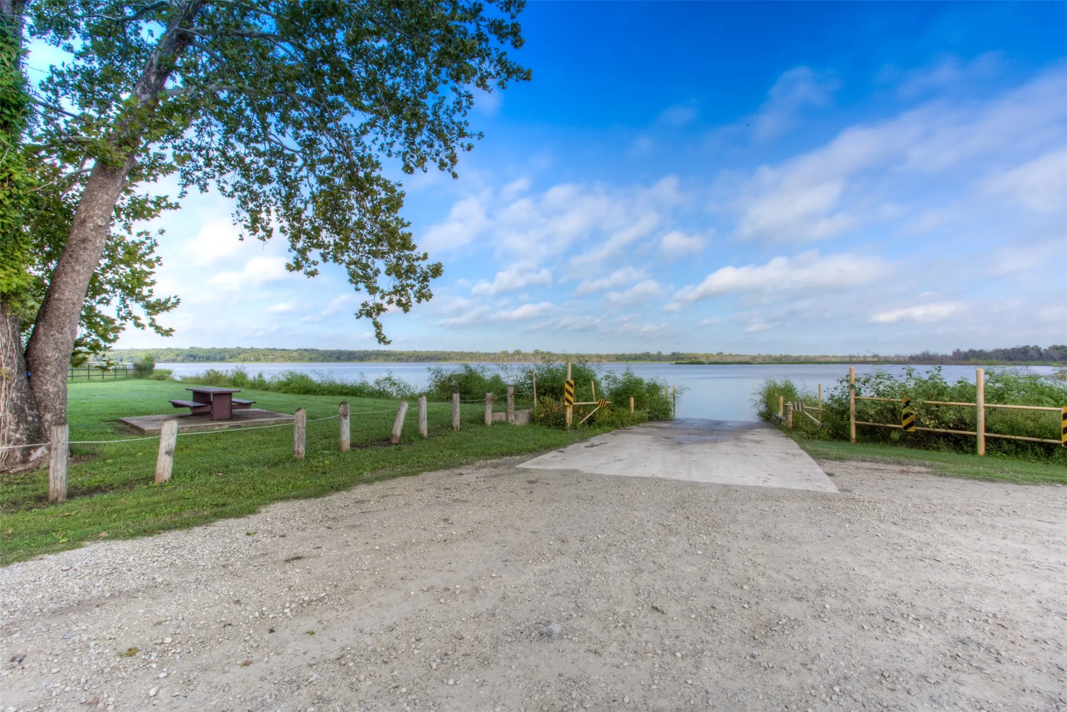 Single Family Residence For Sale in Wise County , 1662 Rogers Road, Newark, Texas 76071, 4 Bedroom, 3 Bathroom, 1 Garage spaces, 1,952 Sqft, built in 1979, Preowned, mls#20830099, Real Estate Agent in Newark, Homes For Sale in Wise county, Homes For Sale in Newark, Realtor in Newark Texas, Real Estate Brokerage Independent Realty Texas, Luminita Cordes Realtor