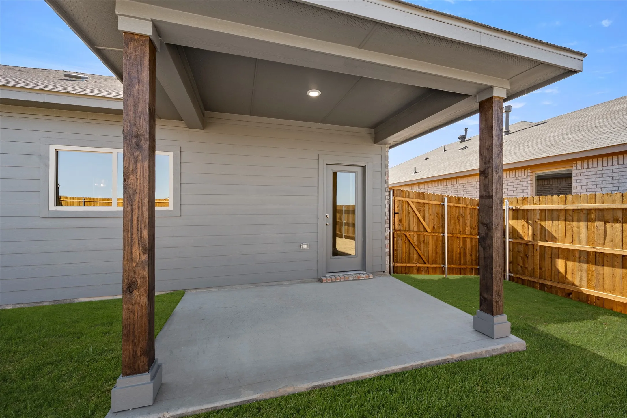 1902 Cheyenne- Patio-1