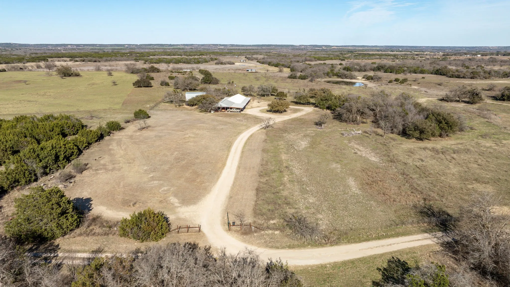 Birds eye view of property featuring a rural view