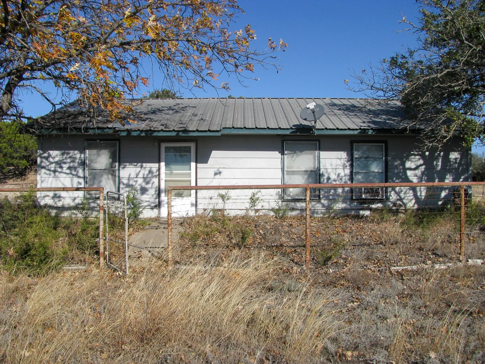 Single Family Residence For Sale in Coryell County , 4463 County Road 158, Evant, Texas 76525, 2 Bedroom, 1 Bathroom, Garage spaces, 1,147 Sqft, built in 1980, Preowned, mls#20834204, Real Estate Agent in Evant, Homes For Sale in Coryell county, Homes For Sale in Evant, Realtor in Evant Texas, Real Estate Brokerage Independent Realty Texas, Luminita Cordes Realtor