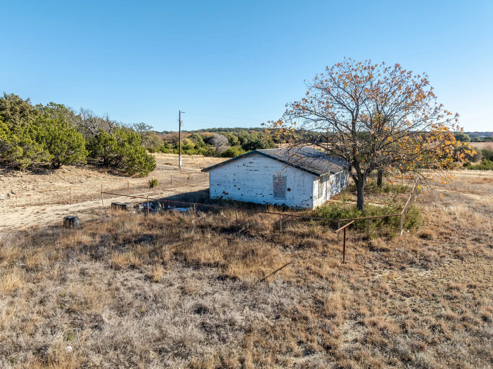Single Family Residence For Sale in Coryell County , 4463 County Road 158, Evant, Texas 76525, 2 Bedroom, 1 Bathroom, Garage spaces, 1,147 Sqft, built in 1980, Preowned, mls#20834204, Real Estate Agent in Evant, Homes For Sale in Coryell county, Homes For Sale in Evant, Realtor in Evant Texas, Real Estate Brokerage Independent Realty Texas, Luminita Cordes Realtor