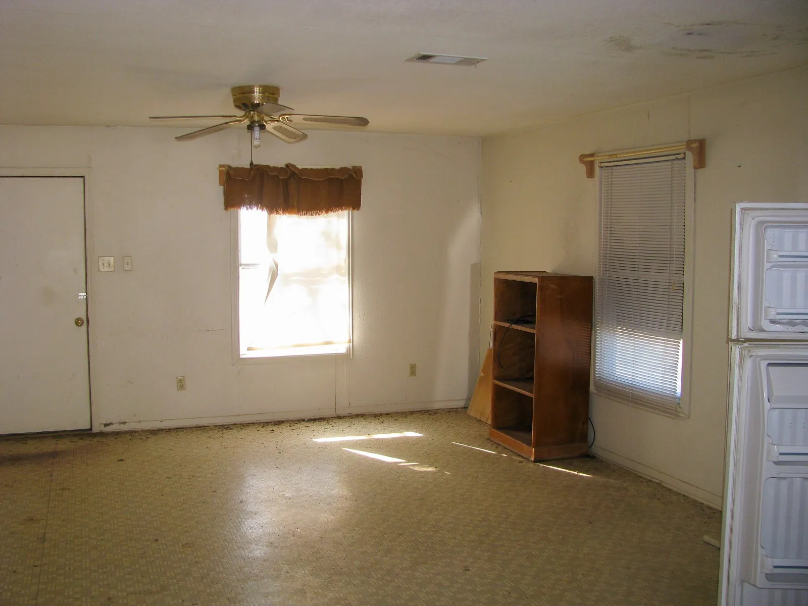 Single Family Residence For Sale in Coryell County , 4463 County Road 158, Evant, Texas 76525, 2 Bedroom, 1 Bathroom, Garage spaces, 1,147 Sqft, built in 1980, Preowned, mls#20834204, Real Estate Agent in Evant, Homes For Sale in Coryell county, Homes For Sale in Evant, Realtor in Evant Texas, Real Estate Brokerage Independent Realty Texas, Luminita Cordes Realtor