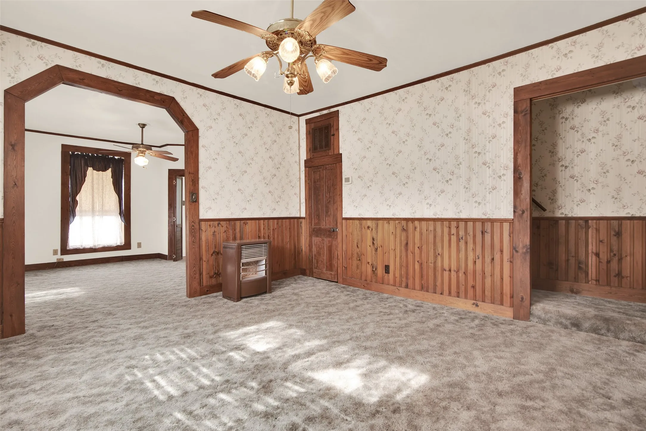 Single Family Residence For Sale in Grayson County , 404 N Blanton, Whitewright, Texas 75491, 3 Bedroom, 2 Bathroom, 2 Garage spaces, 1,466 Sqft, built in 1920, Preowned, mls#20834416, Real Estate Agent in Whitewright, Homes For Sale in Grayson county, Homes For Sale in Whitewright, Realtor in Whitewright Texas, Real Estate Brokerage Independent Realty Texas, Luminita Cordes Realtor