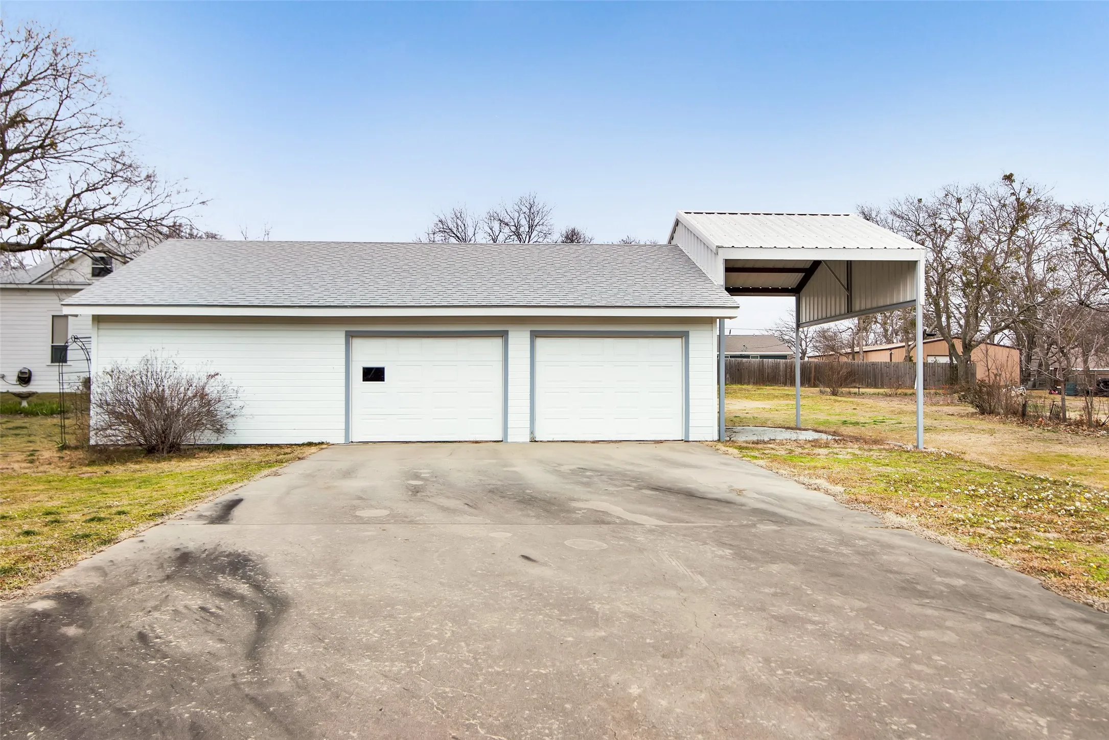 Single Family Residence For Sale in Grayson County , 404 N Blanton, Whitewright, Texas 75491, 3 Bedroom, 2 Bathroom, 2 Garage spaces, 1,466 Sqft, built in 1920, Preowned, mls#20834416, Real Estate Agent in Whitewright, Homes For Sale in Grayson county, Homes For Sale in Whitewright, Realtor in Whitewright Texas, Real Estate Brokerage Independent Realty Texas, Luminita Cordes Realtor