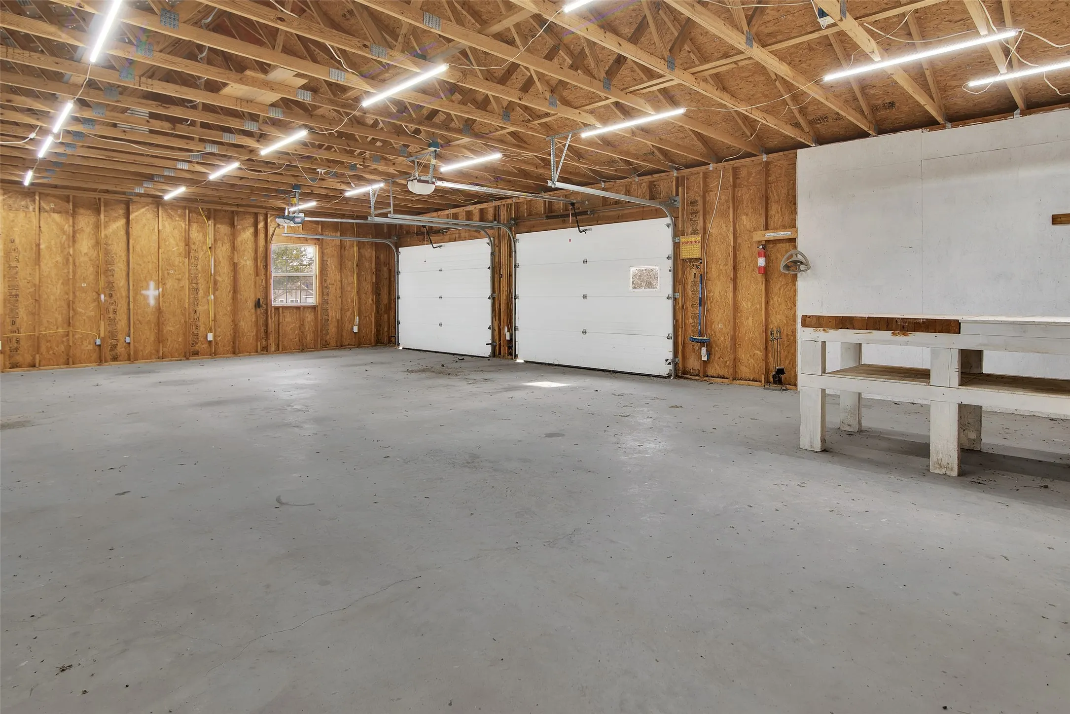 Single Family Residence For Sale in Grayson County , 404 N Blanton, Whitewright, Texas 75491, 3 Bedroom, 2 Bathroom, 2 Garage spaces, 1,466 Sqft, built in 1920, Preowned, mls#20834416, Real Estate Agent in Whitewright, Homes For Sale in Grayson county, Homes For Sale in Whitewright, Realtor in Whitewright Texas, Real Estate Brokerage Independent Realty Texas, Luminita Cordes Realtor