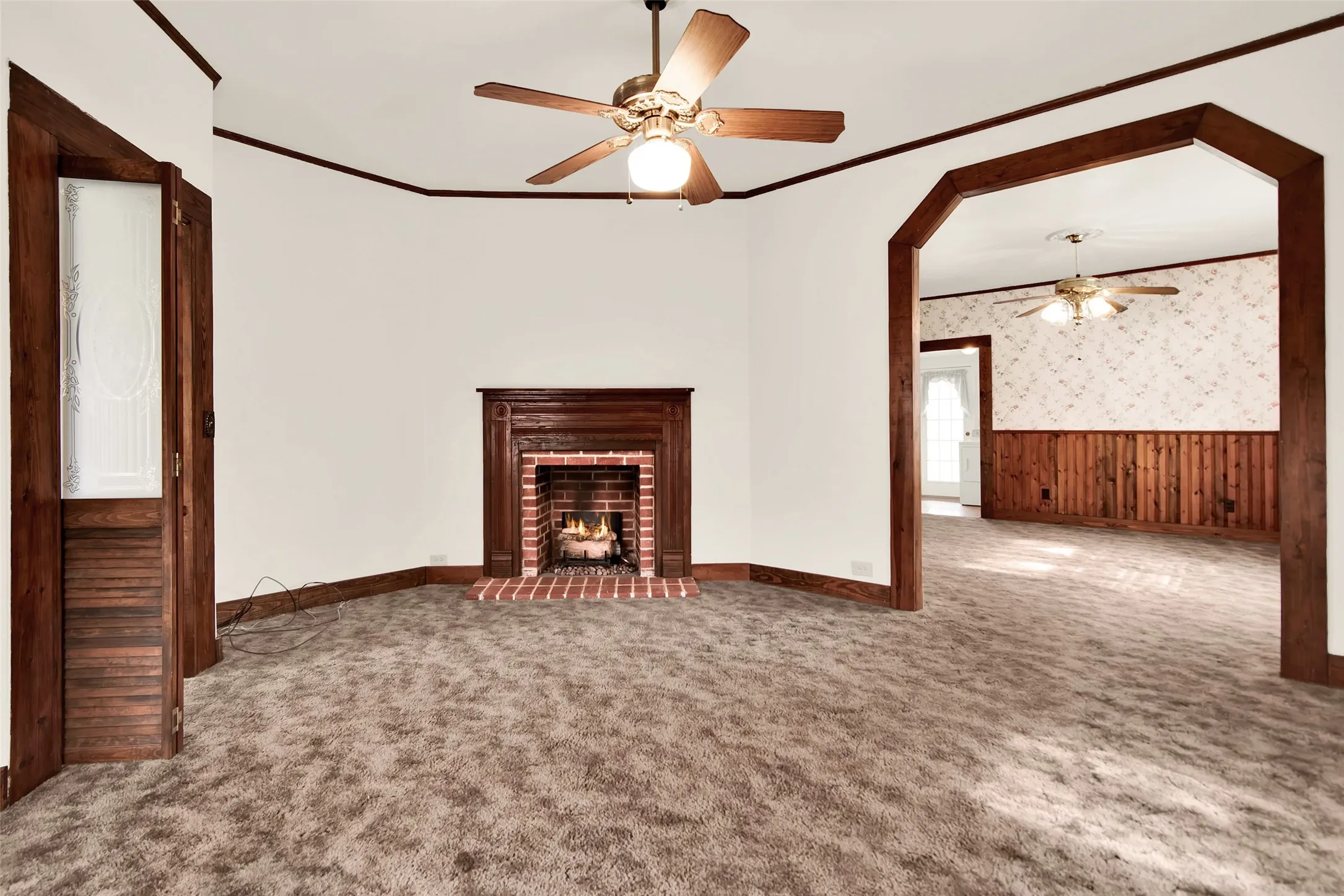 Single Family Residence For Sale in Grayson County , 404 N Blanton, Whitewright, Texas 75491, 3 Bedroom, 2 Bathroom, 2 Garage spaces, 1,466 Sqft, built in 1920, Preowned, mls#20834416, Real Estate Agent in Whitewright, Homes For Sale in Grayson county, Homes For Sale in Whitewright, Realtor in Whitewright Texas, Real Estate Brokerage Independent Realty Texas, Luminita Cordes Realtor