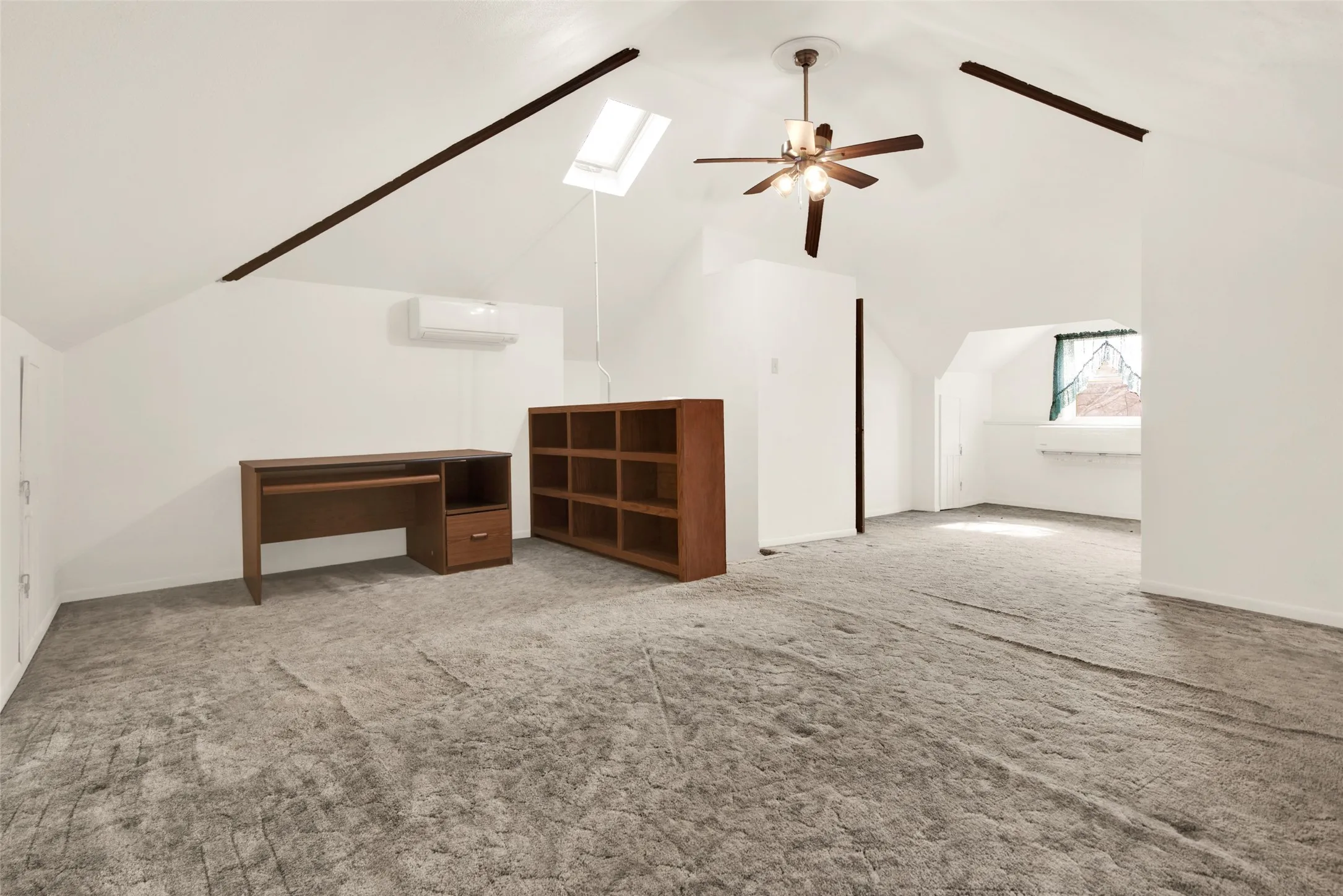 Single Family Residence For Sale in Grayson County , 404 N Blanton, Whitewright, Texas 75491, 3 Bedroom, 2 Bathroom, 2 Garage spaces, 1,466 Sqft, built in 1920, Preowned, mls#20834416, Real Estate Agent in Whitewright, Homes For Sale in Grayson county, Homes For Sale in Whitewright, Realtor in Whitewright Texas, Real Estate Brokerage Independent Realty Texas, Luminita Cordes Realtor