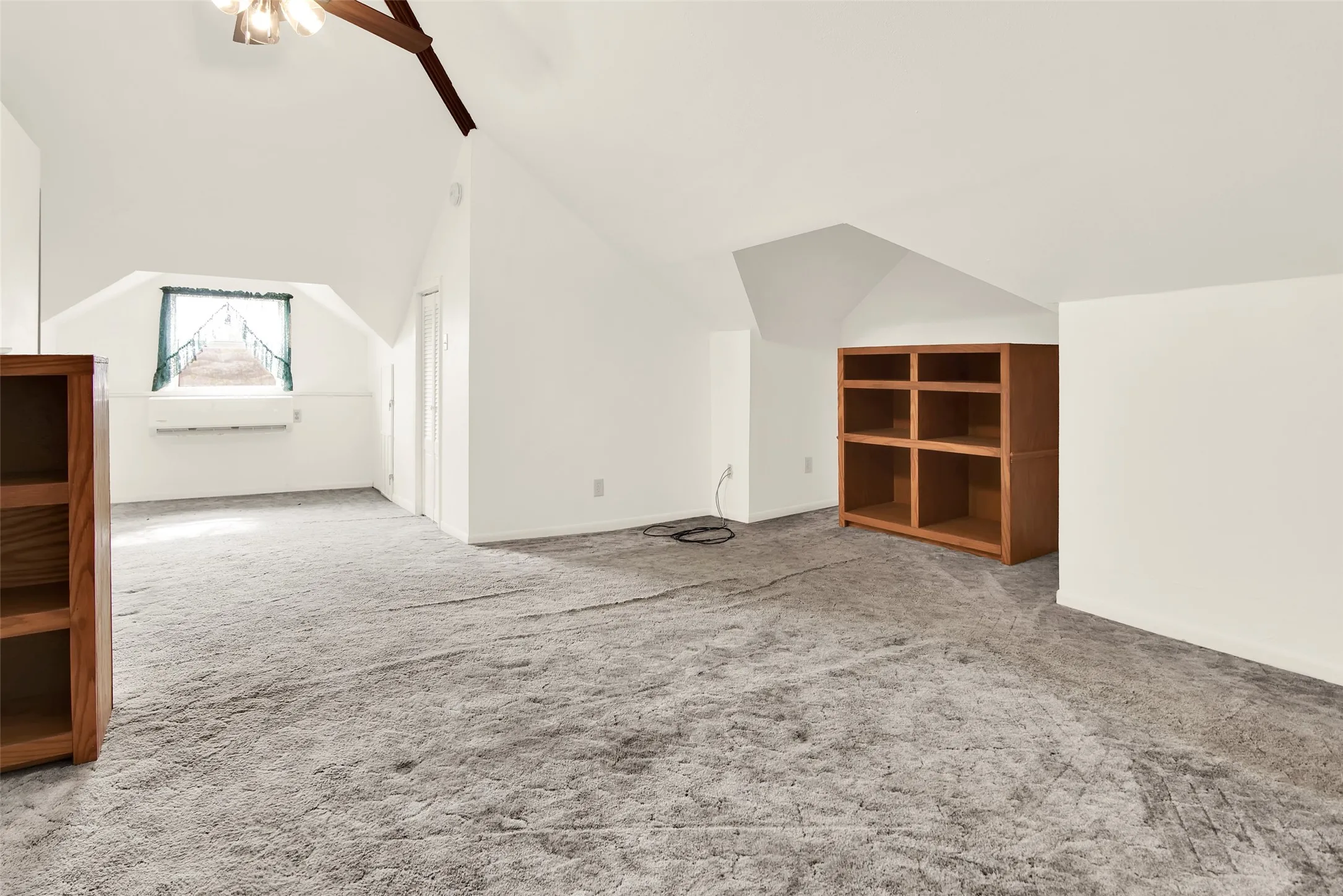 Single Family Residence For Sale in Grayson County , 404 N Blanton, Whitewright, Texas 75491, 3 Bedroom, 2 Bathroom, 2 Garage spaces, 1,466 Sqft, built in 1920, Preowned, mls#20834416, Real Estate Agent in Whitewright, Homes For Sale in Grayson county, Homes For Sale in Whitewright, Realtor in Whitewright Texas, Real Estate Brokerage Independent Realty Texas, Luminita Cordes Realtor