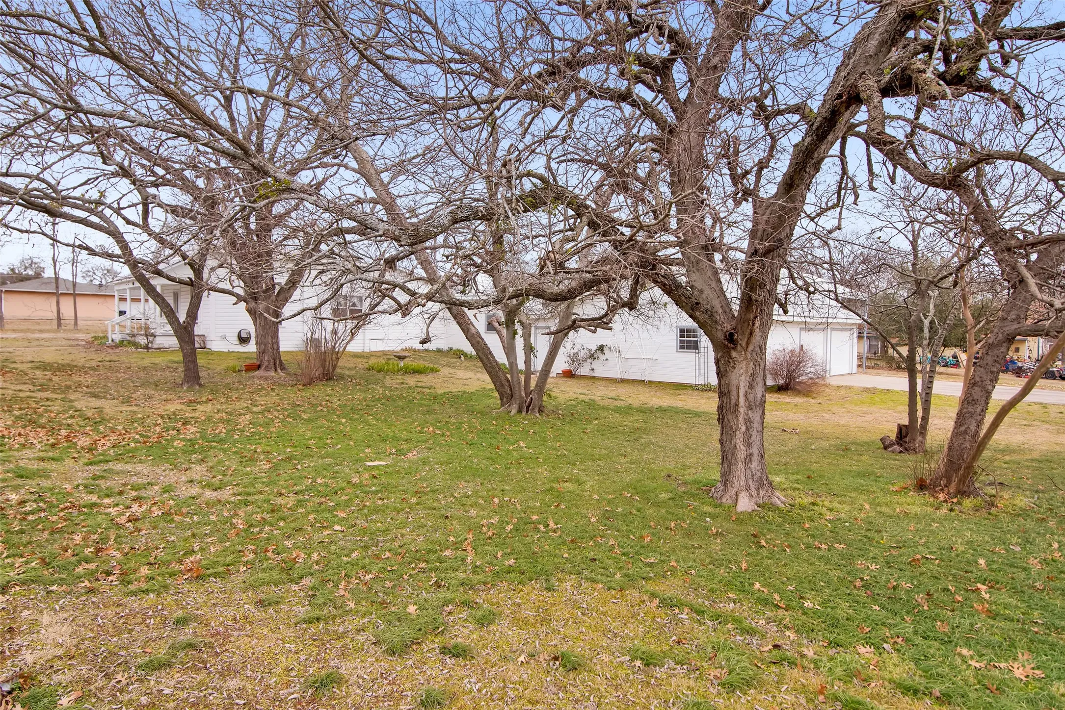 Single Family Residence For Sale in Grayson County , 404 N Blanton, Whitewright, Texas 75491, 3 Bedroom, 2 Bathroom, 2 Garage spaces, 1,466 Sqft, built in 1920, Preowned, mls#20834416, Real Estate Agent in Whitewright, Homes For Sale in Grayson county, Homes For Sale in Whitewright, Realtor in Whitewright Texas, Real Estate Brokerage Independent Realty Texas, Luminita Cordes Realtor