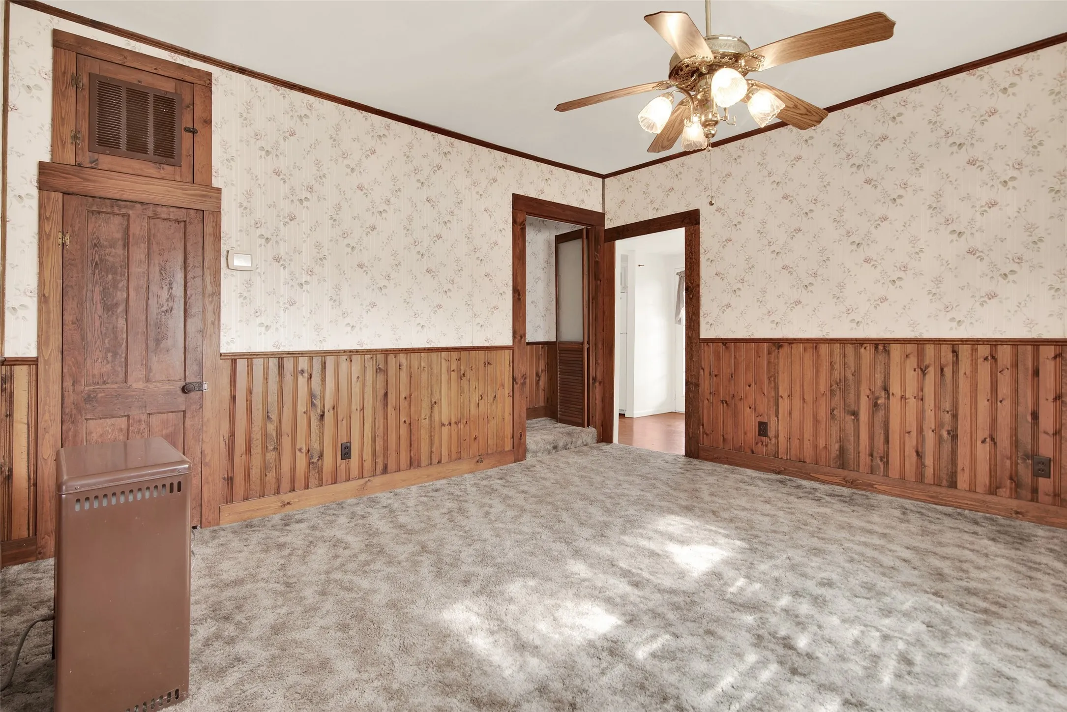 Single Family Residence For Sale in Grayson County , 404 N Blanton, Whitewright, Texas 75491, 3 Bedroom, 2 Bathroom, 2 Garage spaces, 1,466 Sqft, built in 1920, Preowned, mls#20834416, Real Estate Agent in Whitewright, Homes For Sale in Grayson county, Homes For Sale in Whitewright, Realtor in Whitewright Texas, Real Estate Brokerage Independent Realty Texas, Luminita Cordes Realtor