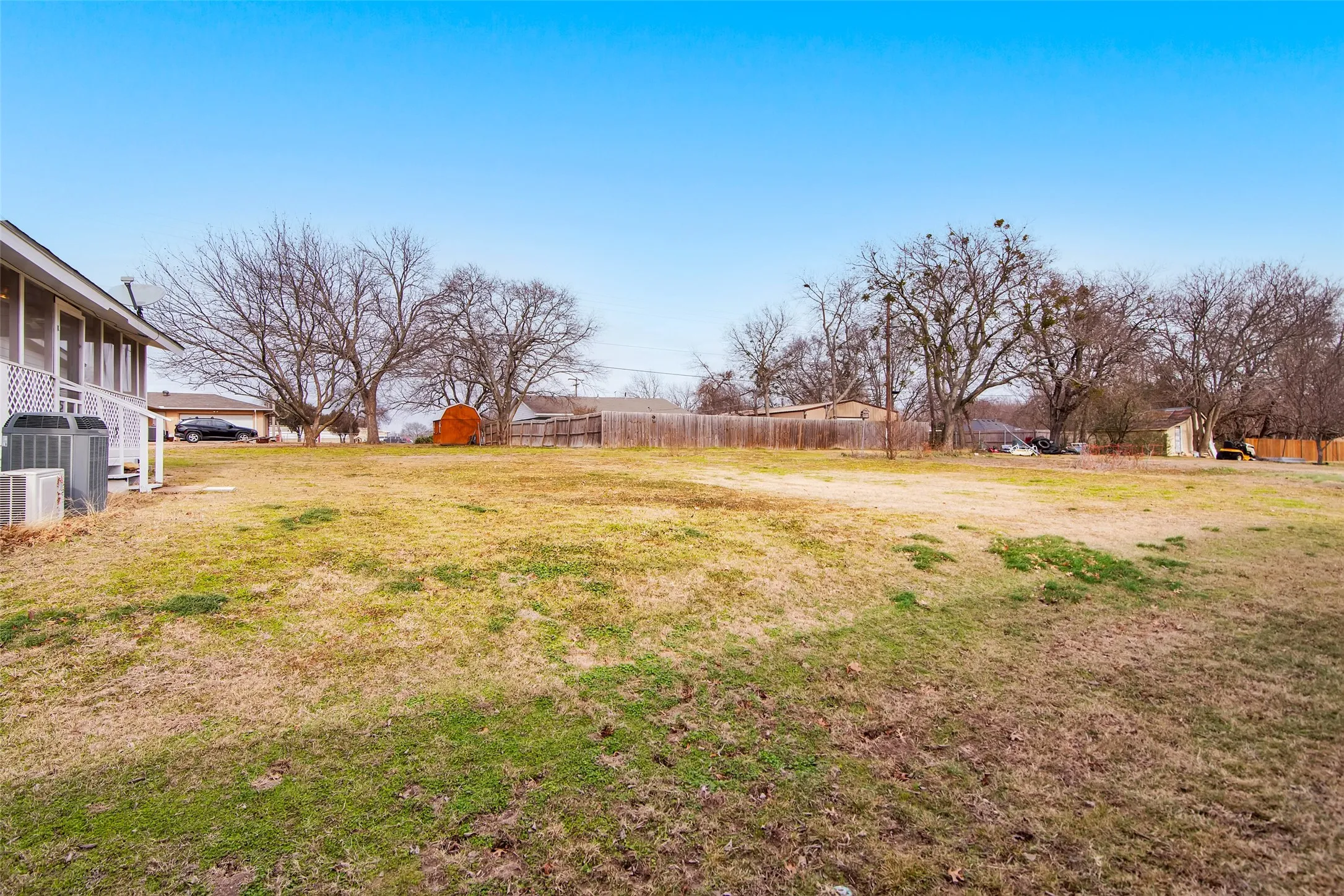 Single Family Residence For Sale in Grayson County , 404 N Blanton, Whitewright, Texas 75491, 3 Bedroom, 2 Bathroom, 2 Garage spaces, 1,466 Sqft, built in 1920, Preowned, mls#20834416, Real Estate Agent in Whitewright, Homes For Sale in Grayson county, Homes For Sale in Whitewright, Realtor in Whitewright Texas, Real Estate Brokerage Independent Realty Texas, Luminita Cordes Realtor