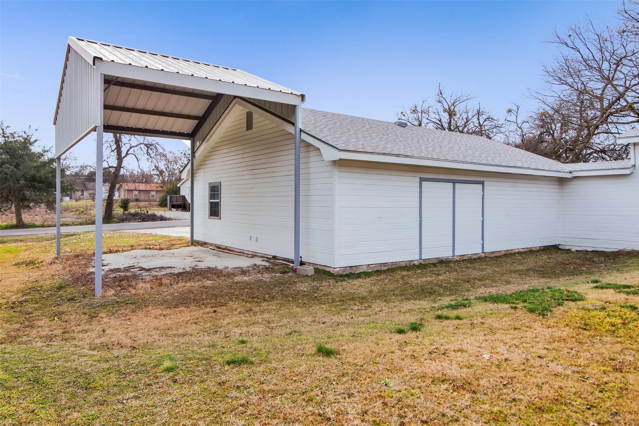 Single Family Residence For Sale in Grayson County , 404 N Blanton, Whitewright, Texas 75491, 3 Bedroom, 2 Bathroom, 2 Garage spaces, 1,466 Sqft, built in 1920, Preowned, mls#20834416, Real Estate Agent in Whitewright, Homes For Sale in Grayson county, Homes For Sale in Whitewright, Realtor in Whitewright Texas, Real Estate Brokerage Independent Realty Texas, Luminita Cordes Realtor
