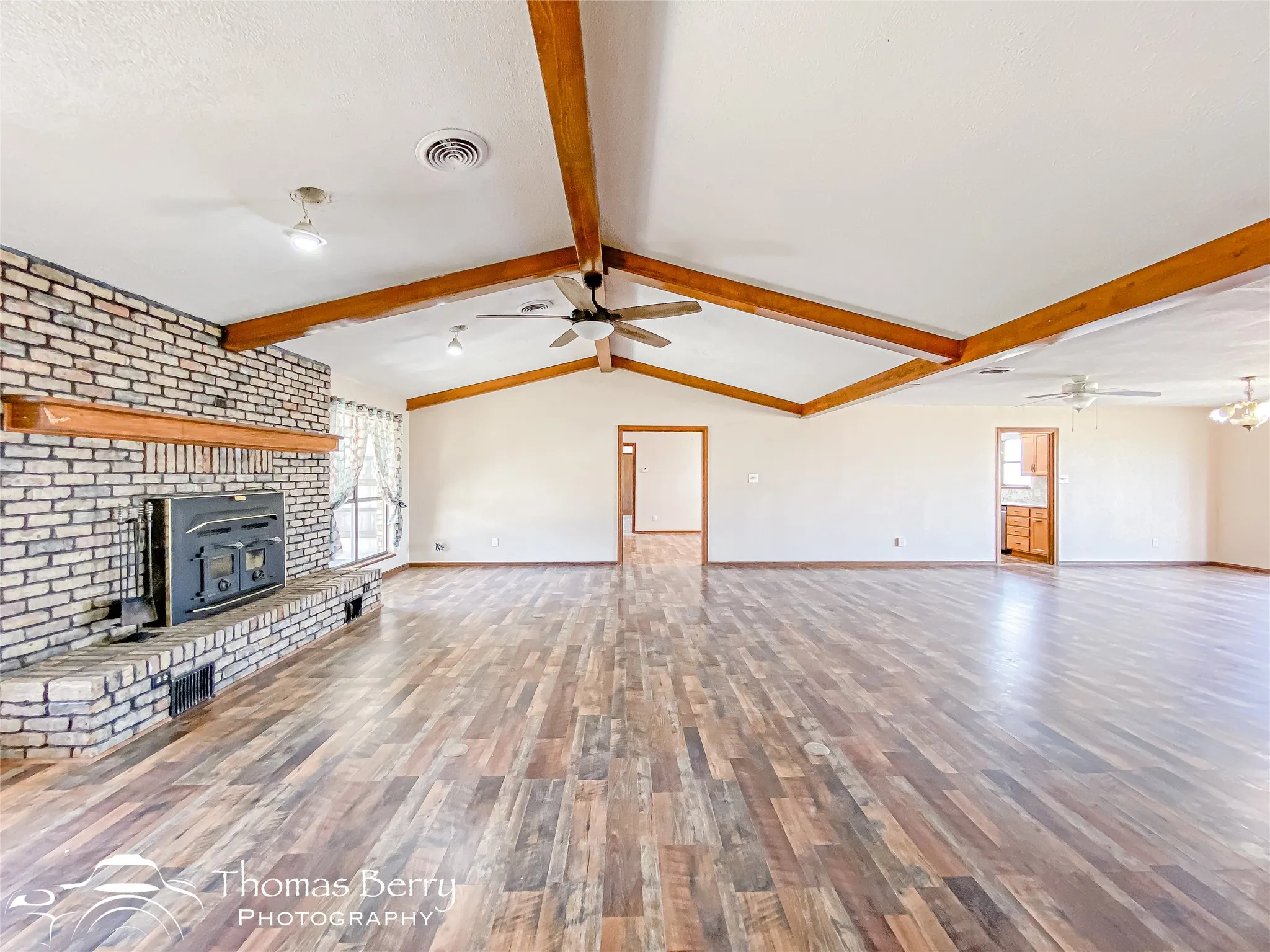 Single Family Residence For Sale in Jones County , 5061 COUNTY ROAD 146, Stamford, Texas 79553, 3 Bedroom, 3 Bathroom, 2 Garage spaces, 3,188 Sqft, built in 1981, Preowned, mls#20834309, Real Estate Agent in Stamford, Homes For Sale in Jones county, Homes For Sale in Stamford, Realtor in Stamford Texas, Real Estate Brokerage Independent Realty Texas, Luminita Cordes Realtor