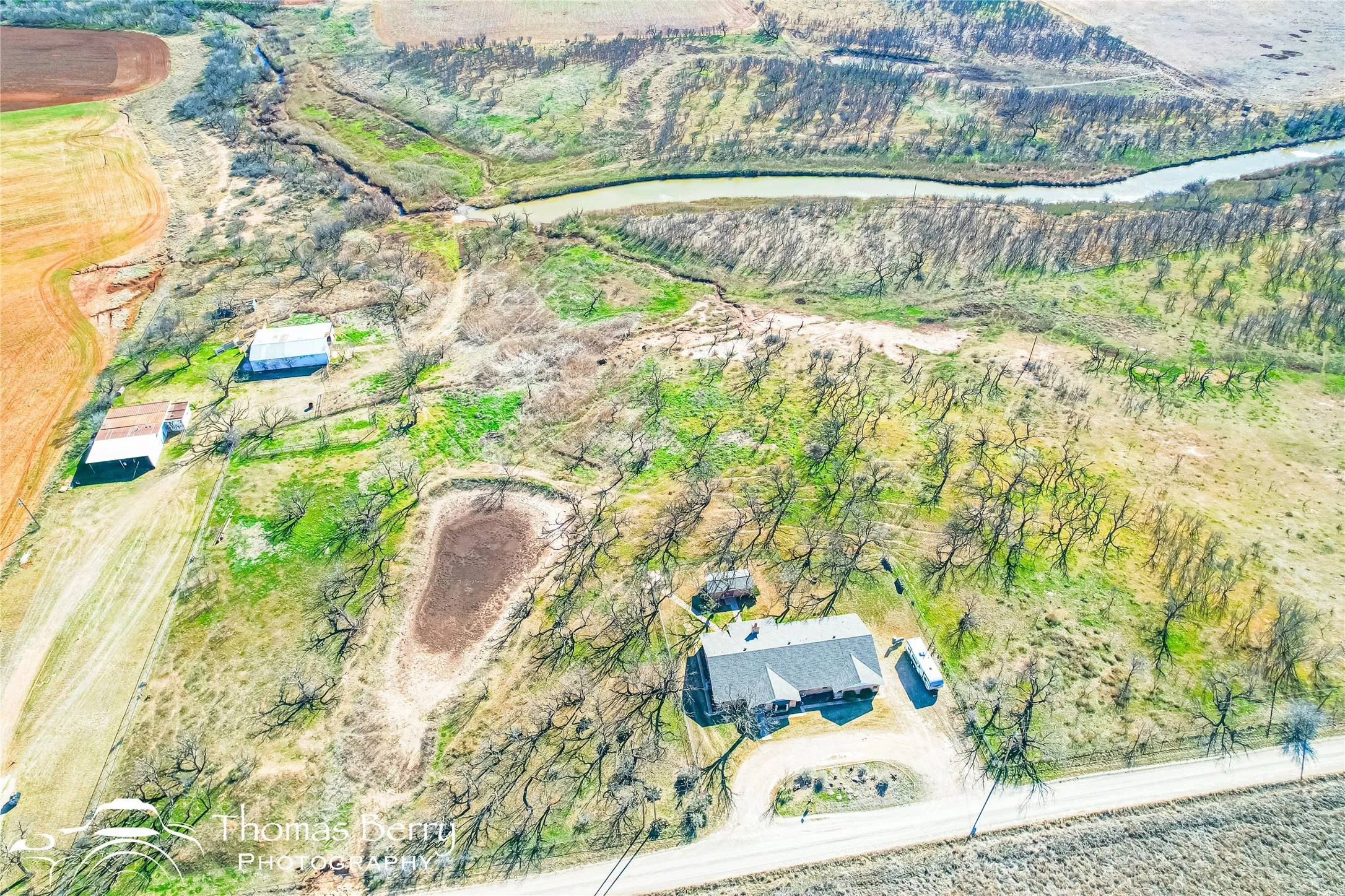 Single Family Residence For Sale in Jones County , 5061 COUNTY ROAD 146, Stamford, Texas 79553, 3 Bedroom, 3 Bathroom, 2 Garage spaces, 3,188 Sqft, built in 1981, Preowned, mls#20834309, Real Estate Agent in Stamford, Homes For Sale in Jones county, Homes For Sale in Stamford, Realtor in Stamford Texas, Real Estate Brokerage Independent Realty Texas, Luminita Cordes Realtor