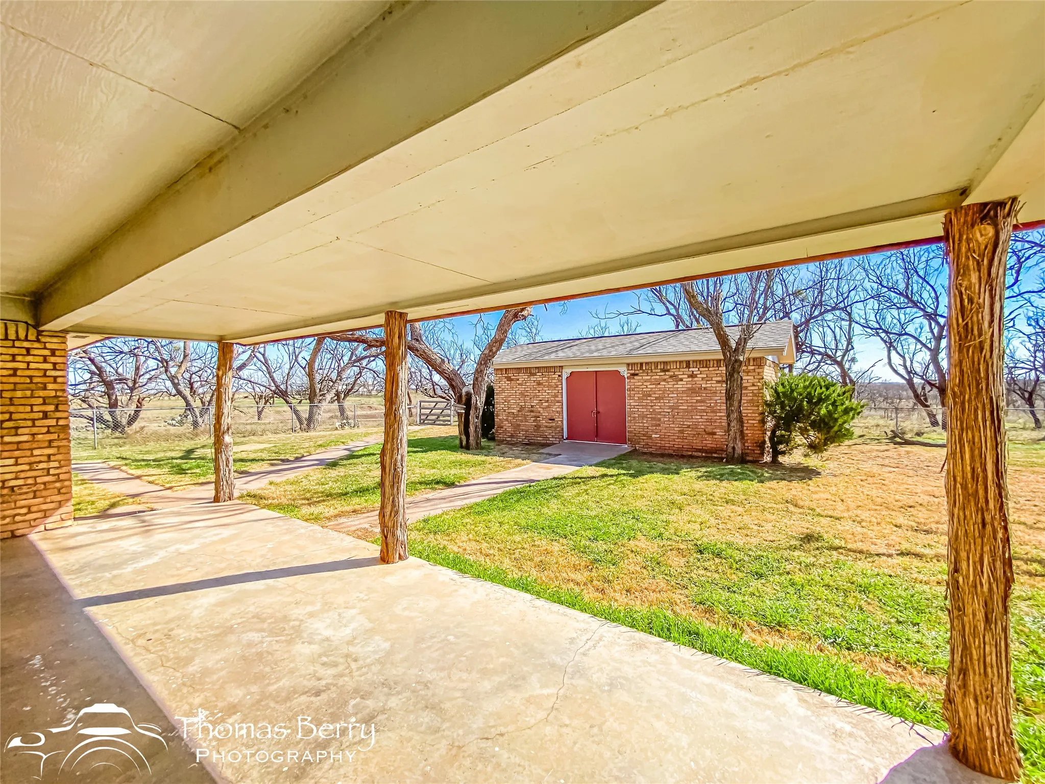 Single Family Residence For Sale in Jones County , 5061 COUNTY ROAD 146, Stamford, Texas 79553, 3 Bedroom, 3 Bathroom, 2 Garage spaces, 3,188 Sqft, built in 1981, Preowned, mls#20834309, Real Estate Agent in Stamford, Homes For Sale in Jones county, Homes For Sale in Stamford, Realtor in Stamford Texas, Real Estate Brokerage Independent Realty Texas, Luminita Cordes Realtor