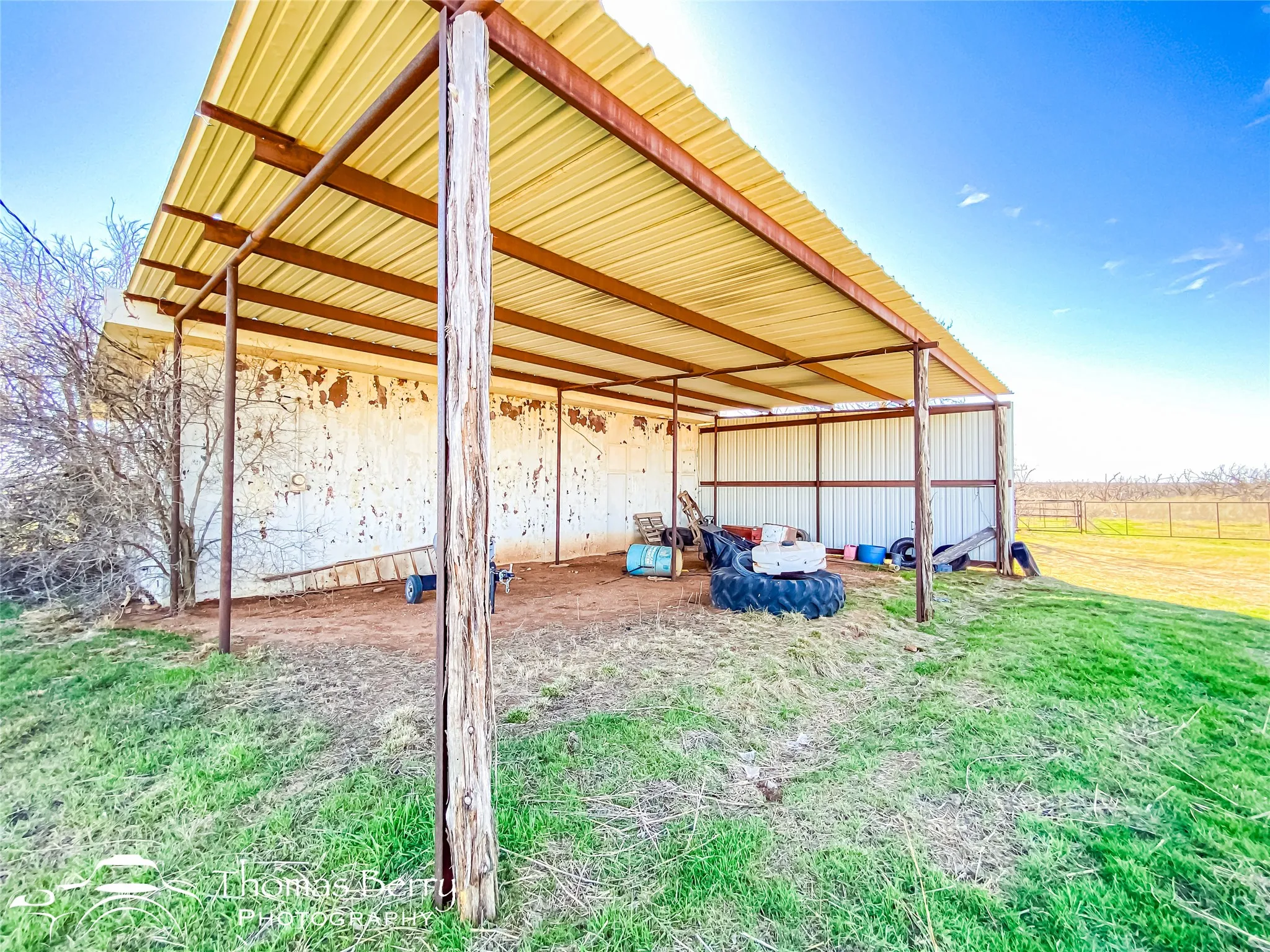 Single Family Residence For Sale in Jones County , 5061 COUNTY ROAD 146, Stamford, Texas 79553, 3 Bedroom, 3 Bathroom, 2 Garage spaces, 3,188 Sqft, built in 1981, Preowned, mls#20834309, Real Estate Agent in Stamford, Homes For Sale in Jones county, Homes For Sale in Stamford, Realtor in Stamford Texas, Real Estate Brokerage Independent Realty Texas, Luminita Cordes Realtor