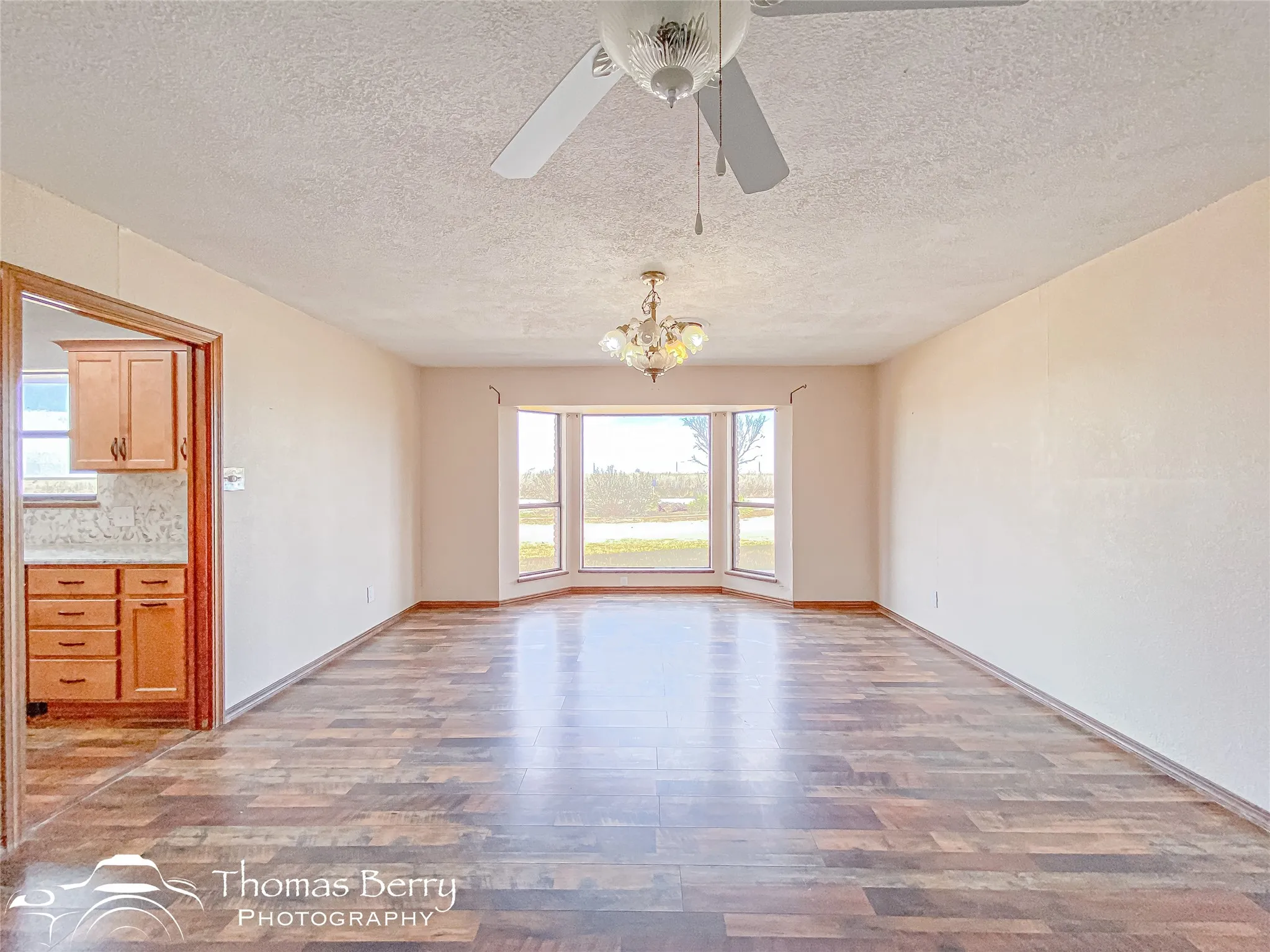 Single Family Residence For Sale in Jones County , 5061 COUNTY ROAD 146, Stamford, Texas 79553, 3 Bedroom, 3 Bathroom, 2 Garage spaces, 3,188 Sqft, built in 1981, Preowned, mls#20834309, Real Estate Agent in Stamford, Homes For Sale in Jones county, Homes For Sale in Stamford, Realtor in Stamford Texas, Real Estate Brokerage Independent Realty Texas, Luminita Cordes Realtor