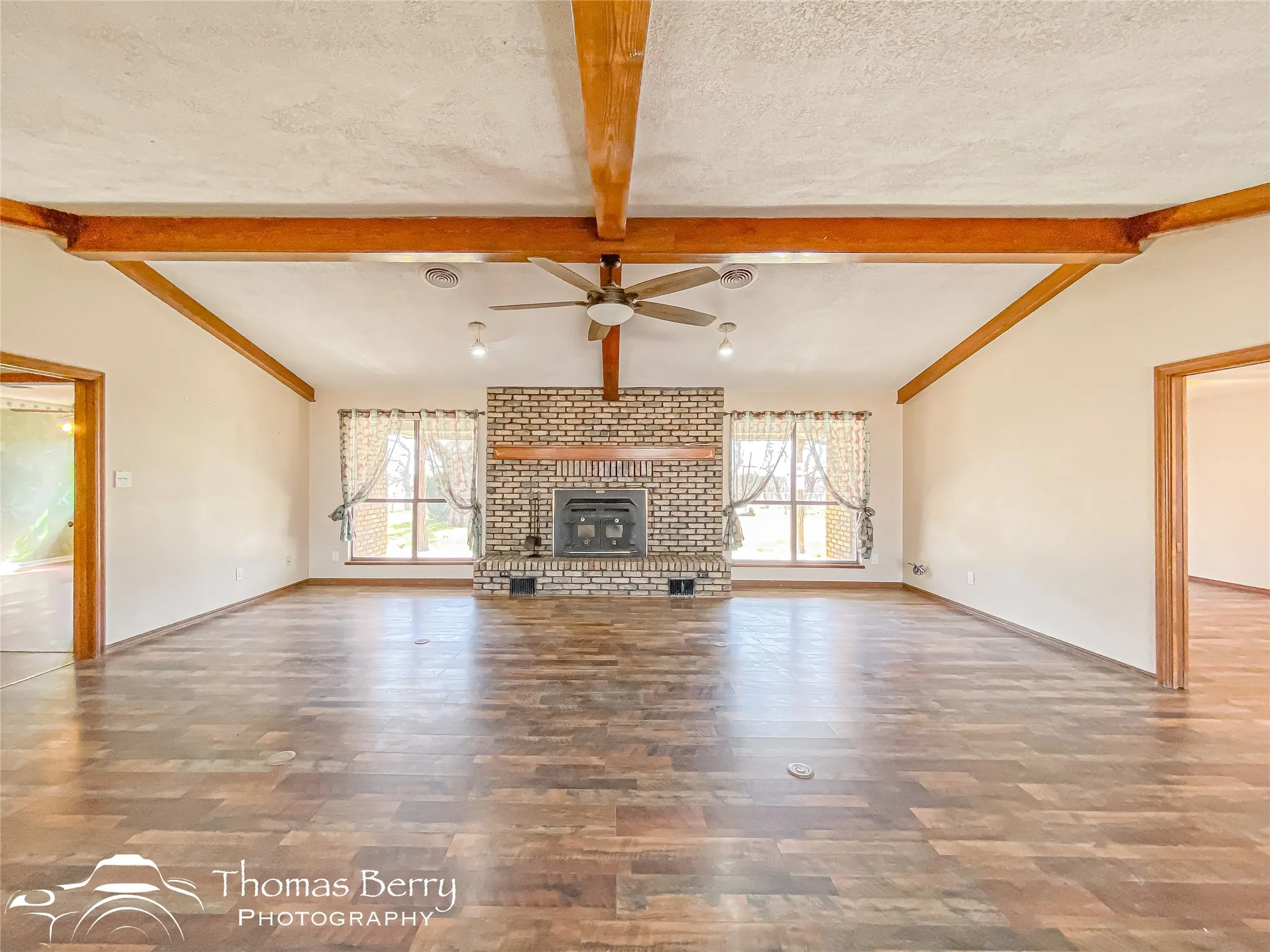 Single Family Residence For Sale in Jones County , 5061 COUNTY ROAD 146, Stamford, Texas 79553, 3 Bedroom, 3 Bathroom, 2 Garage spaces, 3,188 Sqft, built in 1981, Preowned, mls#20834309, Real Estate Agent in Stamford, Homes For Sale in Jones county, Homes For Sale in Stamford, Realtor in Stamford Texas, Real Estate Brokerage Independent Realty Texas, Luminita Cordes Realtor