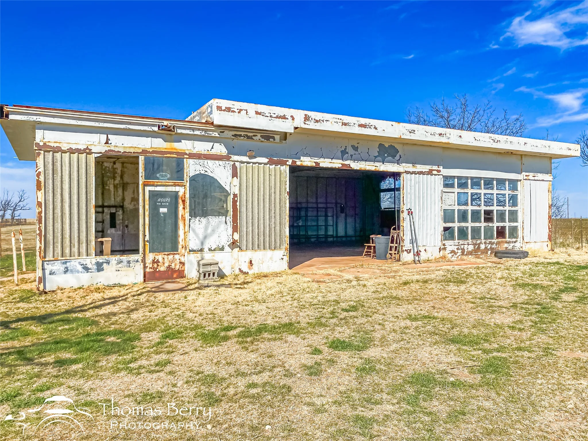 Single Family Residence For Sale in Jones County , 5061 COUNTY ROAD 146, Stamford, Texas 79553, 3 Bedroom, 3 Bathroom, 2 Garage spaces, 3,188 Sqft, built in 1981, Preowned, mls#20834309, Real Estate Agent in Stamford, Homes For Sale in Jones county, Homes For Sale in Stamford, Realtor in Stamford Texas, Real Estate Brokerage Independent Realty Texas, Luminita Cordes Realtor