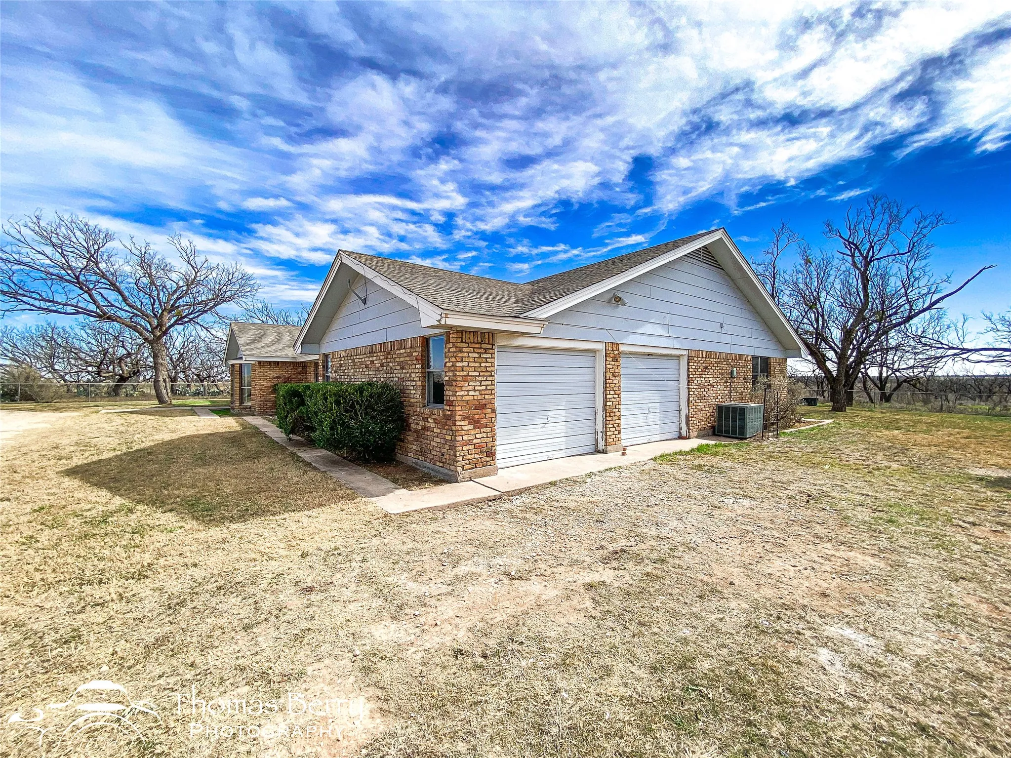 Single Family Residence For Sale in Jones County , 5061 COUNTY ROAD 146, Stamford, Texas 79553, 3 Bedroom, 3 Bathroom, 2 Garage spaces, 3,188 Sqft, built in 1981, Preowned, mls#20834309, Real Estate Agent in Stamford, Homes For Sale in Jones county, Homes For Sale in Stamford, Realtor in Stamford Texas, Real Estate Brokerage Independent Realty Texas, Luminita Cordes Realtor