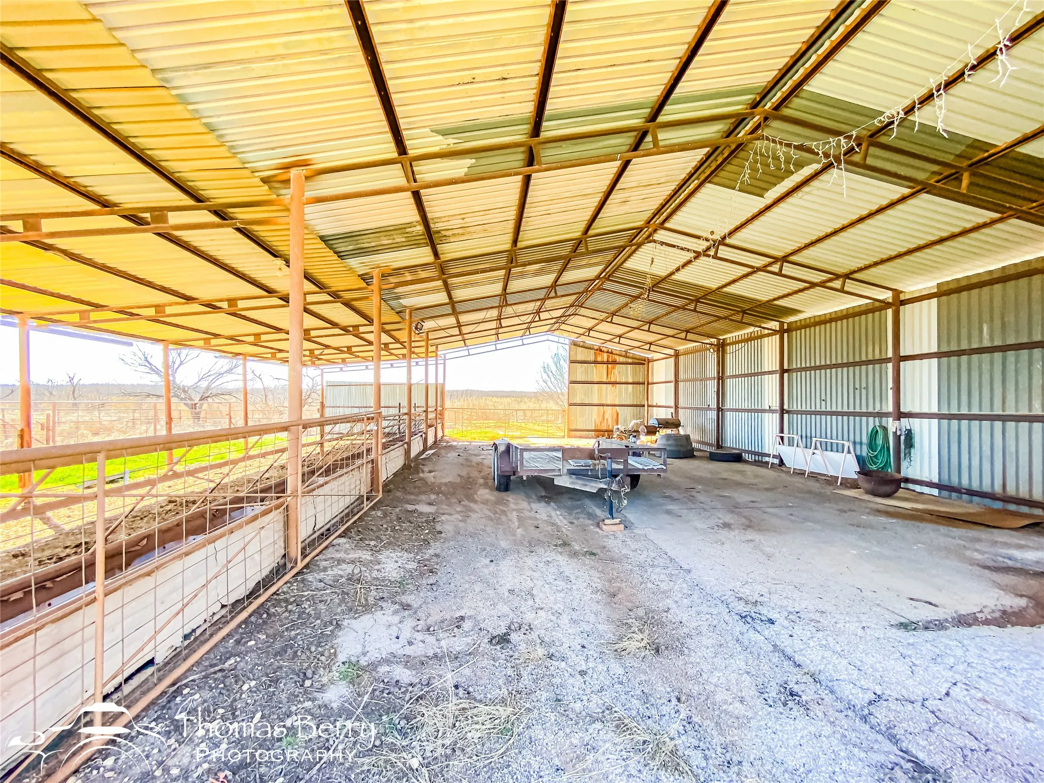 Single Family Residence For Sale in Jones County , 5061 COUNTY ROAD 146, Stamford, Texas 79553, 3 Bedroom, 3 Bathroom, 2 Garage spaces, 3,188 Sqft, built in 1981, Preowned, mls#20834309, Real Estate Agent in Stamford, Homes For Sale in Jones county, Homes For Sale in Stamford, Realtor in Stamford Texas, Real Estate Brokerage Independent Realty Texas, Luminita Cordes Realtor