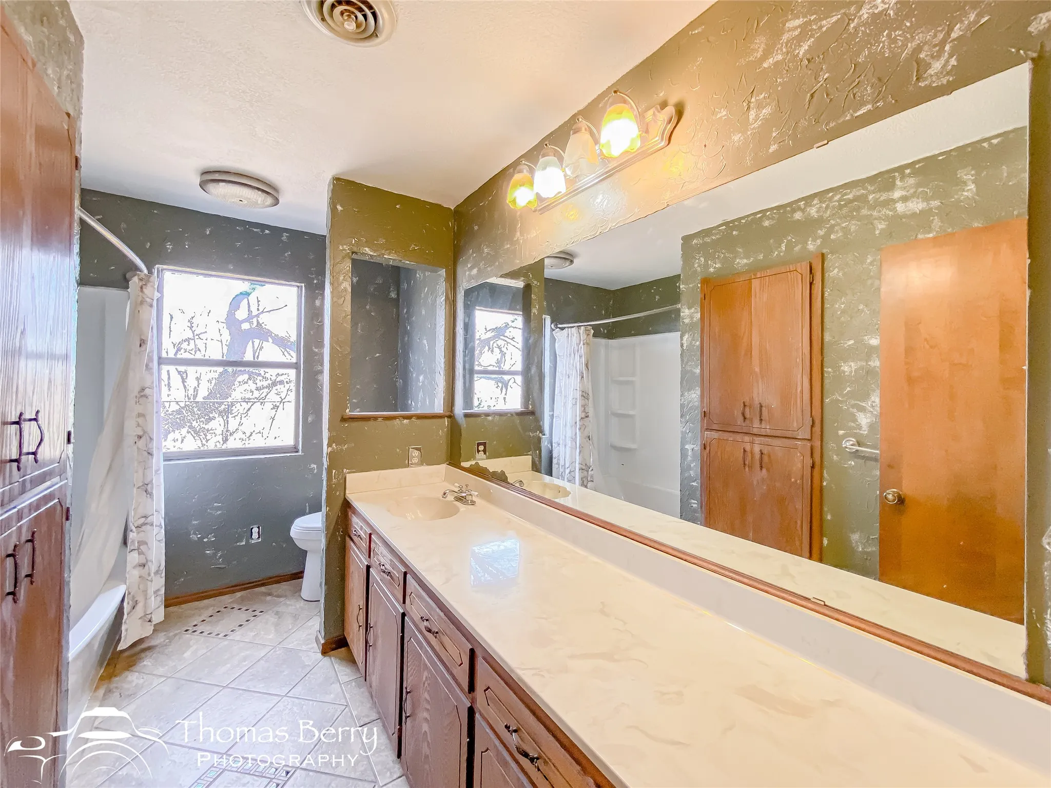 Single Family Residence For Sale in Jones County , 5061 COUNTY ROAD 146, Stamford, Texas 79553, 3 Bedroom, 3 Bathroom, 2 Garage spaces, 3,188 Sqft, built in 1981, Preowned, mls#20834309, Real Estate Agent in Stamford, Homes For Sale in Jones county, Homes For Sale in Stamford, Realtor in Stamford Texas, Real Estate Brokerage Independent Realty Texas, Luminita Cordes Realtor