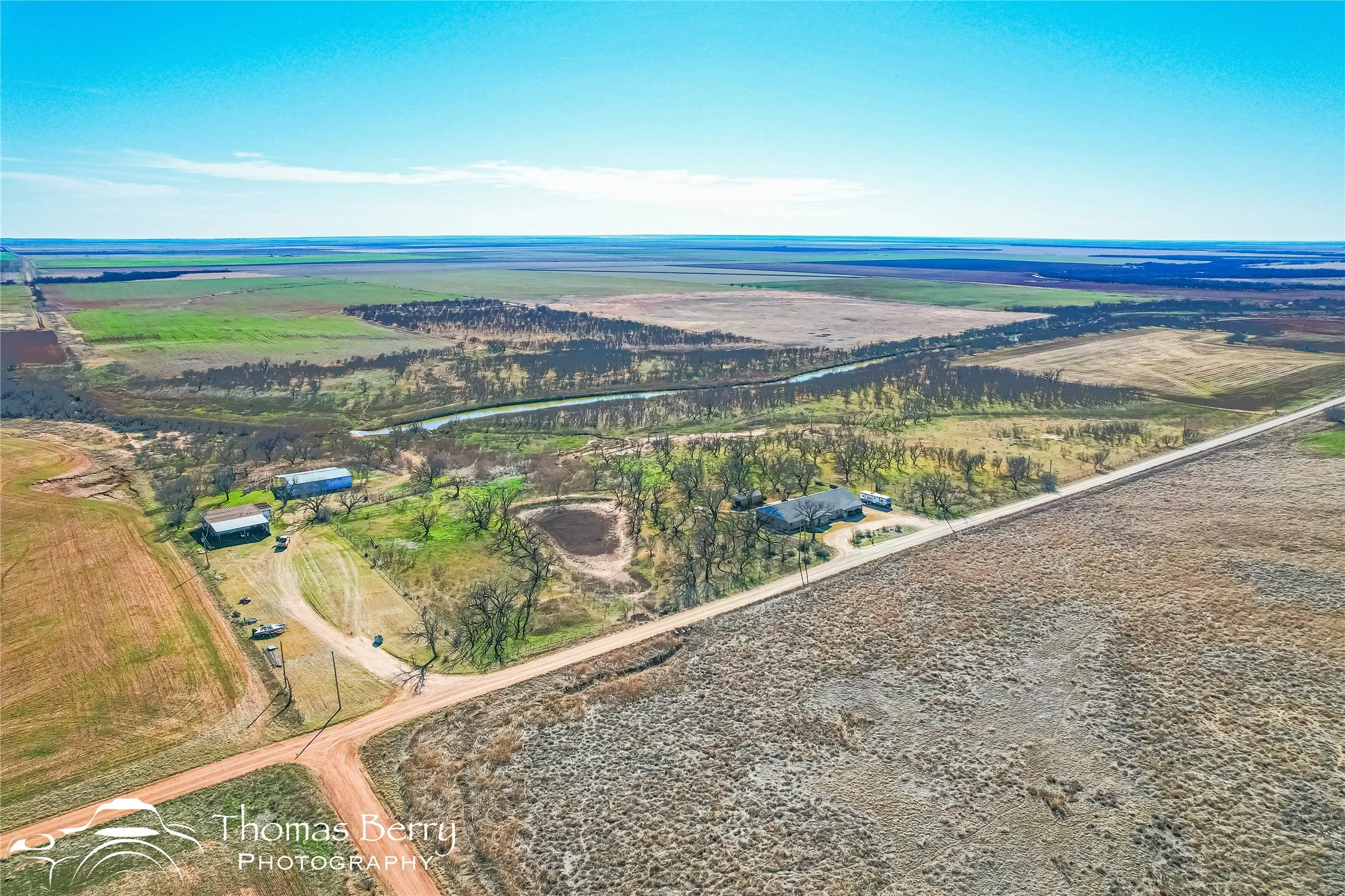 Single Family Residence For Sale in Jones County , 5061 COUNTY ROAD 146, Stamford, Texas 79553, 3 Bedroom, 3 Bathroom, 2 Garage spaces, 3,188 Sqft, built in 1981, Preowned, mls#20834309, Real Estate Agent in Stamford, Homes For Sale in Jones county, Homes For Sale in Stamford, Realtor in Stamford Texas, Real Estate Brokerage Independent Realty Texas, Luminita Cordes Realtor