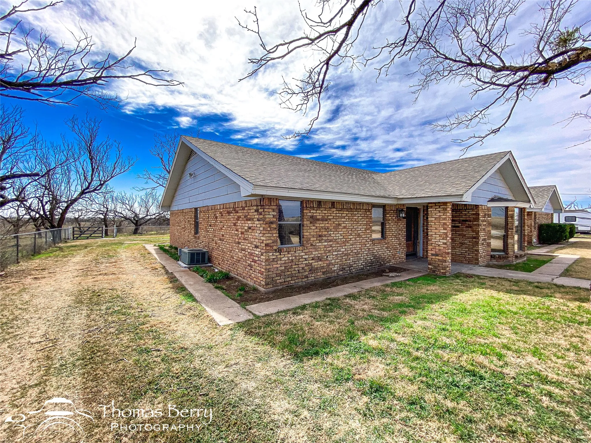 Single Family Residence For Sale in Jones County , 5061 COUNTY ROAD 146, Stamford, Texas 79553, 3 Bedroom, 3 Bathroom, 2 Garage spaces, 3,188 Sqft, built in 1981, Preowned, mls#20834309, Real Estate Agent in Stamford, Homes For Sale in Jones county, Homes For Sale in Stamford, Realtor in Stamford Texas, Real Estate Brokerage Independent Realty Texas, Luminita Cordes Realtor