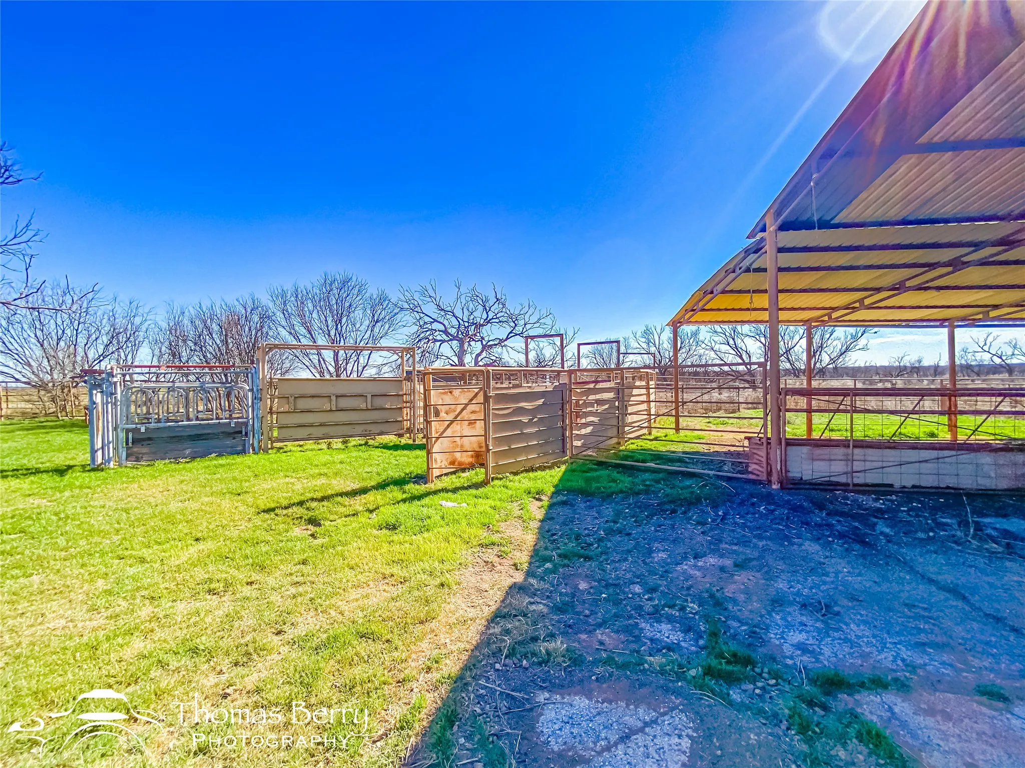 Single Family Residence For Sale in Jones County , 5061 COUNTY ROAD 146, Stamford, Texas 79553, 3 Bedroom, 3 Bathroom, 2 Garage spaces, 3,188 Sqft, built in 1981, Preowned, mls#20834309, Real Estate Agent in Stamford, Homes For Sale in Jones county, Homes For Sale in Stamford, Realtor in Stamford Texas, Real Estate Brokerage Independent Realty Texas, Luminita Cordes Realtor