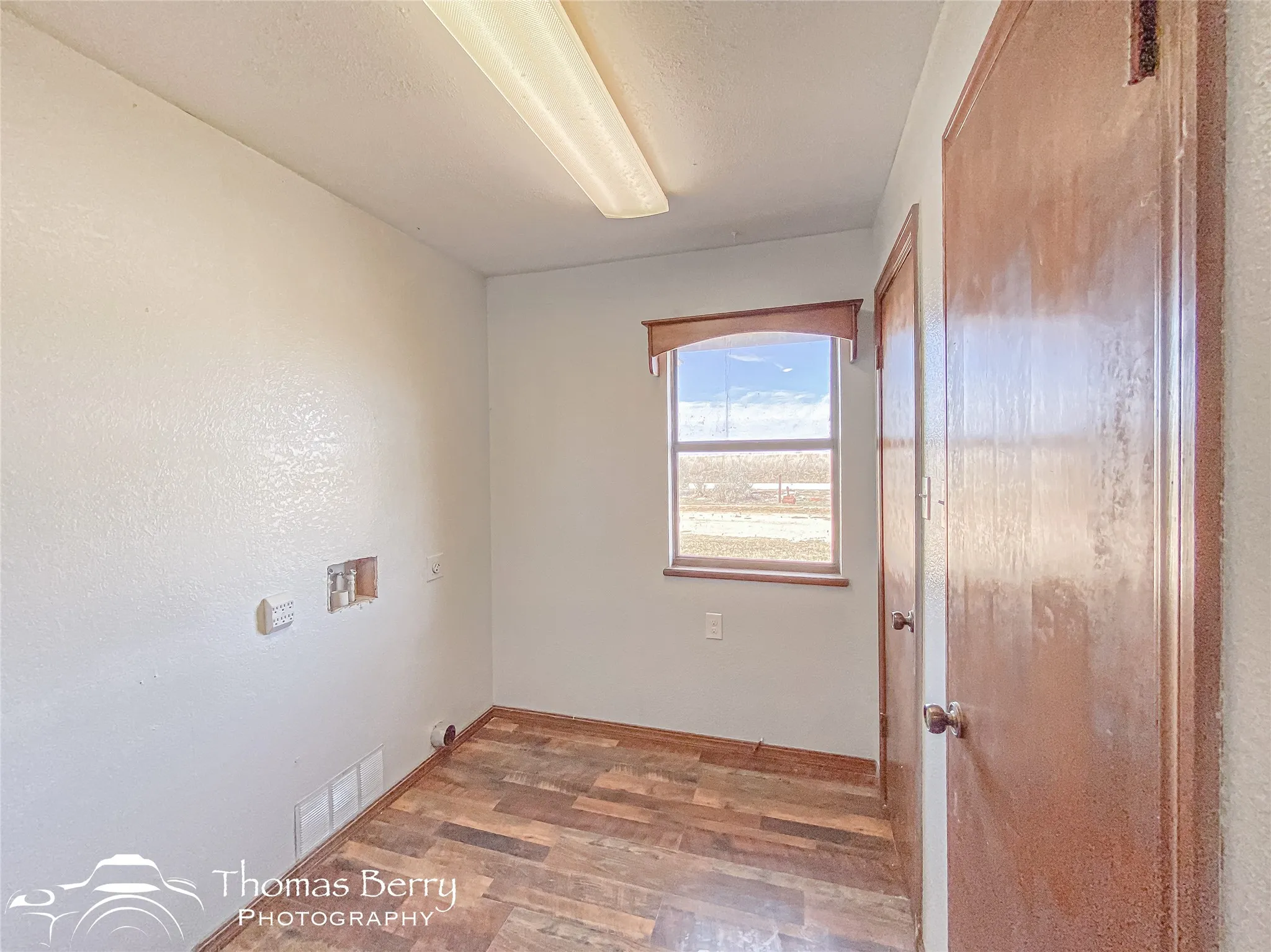 Single Family Residence For Sale in Jones County , 5061 COUNTY ROAD 146, Stamford, Texas 79553, 3 Bedroom, 3 Bathroom, 2 Garage spaces, 3,188 Sqft, built in 1981, Preowned, mls#20834309, Real Estate Agent in Stamford, Homes For Sale in Jones county, Homes For Sale in Stamford, Realtor in Stamford Texas, Real Estate Brokerage Independent Realty Texas, Luminita Cordes Realtor