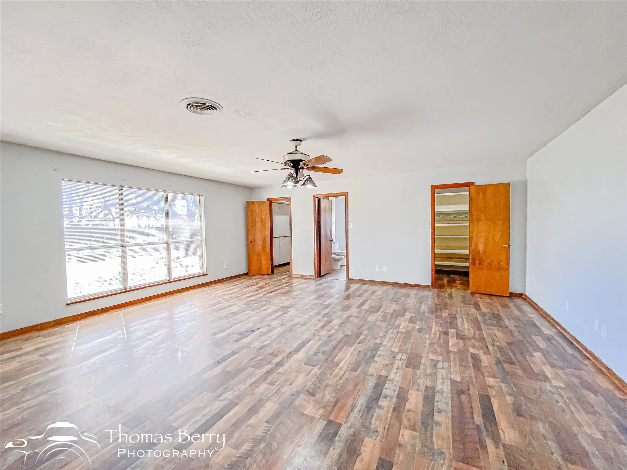 Single Family Residence For Sale in Jones County , 5061 COUNTY ROAD 146, Stamford, Texas 79553, 3 Bedroom, 3 Bathroom, 2 Garage spaces, 3,188 Sqft, built in 1981, Preowned, mls#20834309, Real Estate Agent in Stamford, Homes For Sale in Jones county, Homes For Sale in Stamford, Realtor in Stamford Texas, Real Estate Brokerage Independent Realty Texas, Luminita Cordes Realtor