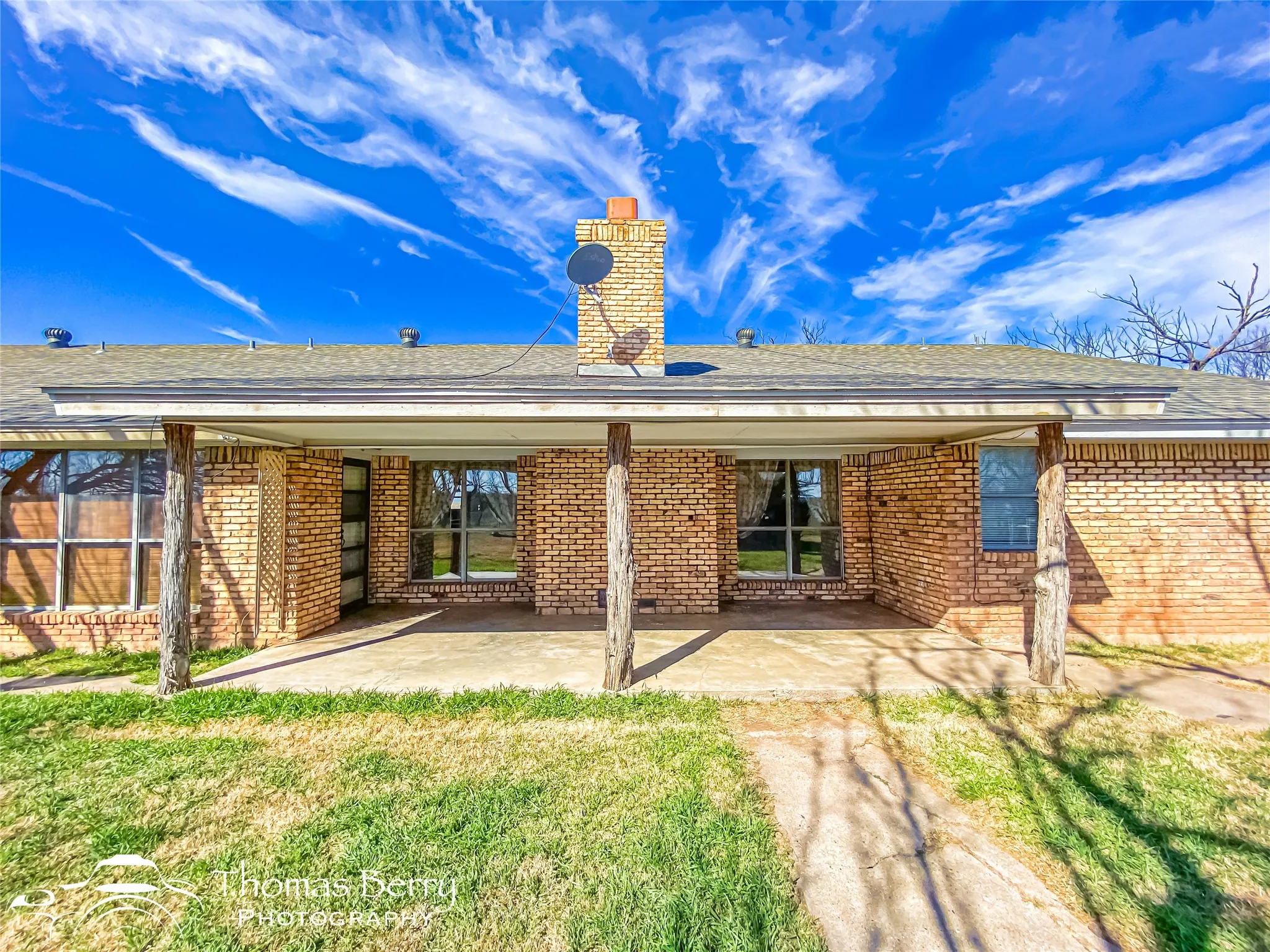 Single Family Residence For Sale in Jones County , 5061 COUNTY ROAD 146, Stamford, Texas 79553, 3 Bedroom, 3 Bathroom, 2 Garage spaces, 3,188 Sqft, built in 1981, Preowned, mls#20834309, Real Estate Agent in Stamford, Homes For Sale in Jones county, Homes For Sale in Stamford, Realtor in Stamford Texas, Real Estate Brokerage Independent Realty Texas, Luminita Cordes Realtor