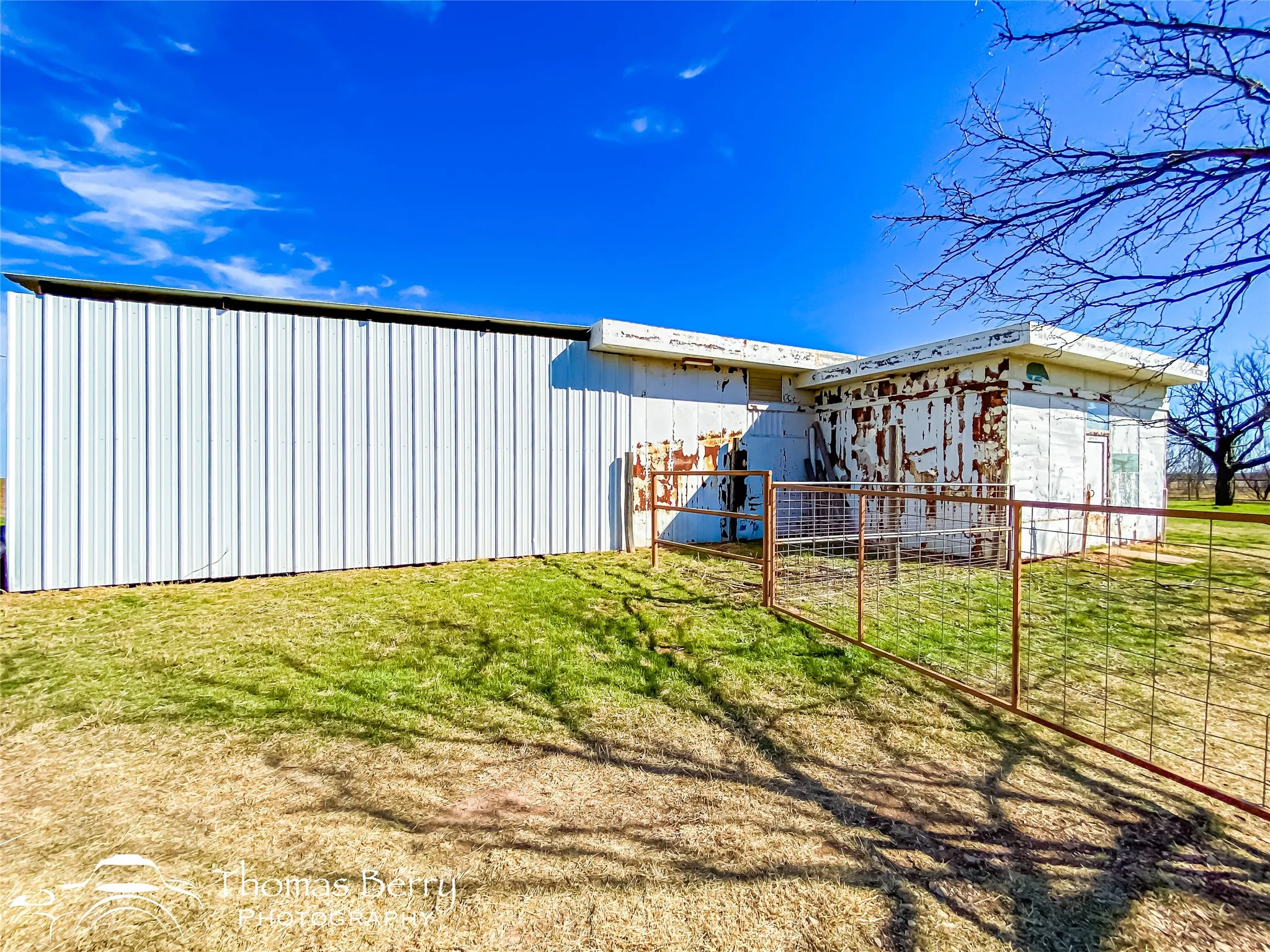 Single Family Residence For Sale in Jones County , 5061 COUNTY ROAD 146, Stamford, Texas 79553, 3 Bedroom, 3 Bathroom, 2 Garage spaces, 3,188 Sqft, built in 1981, Preowned, mls#20834309, Real Estate Agent in Stamford, Homes For Sale in Jones county, Homes For Sale in Stamford, Realtor in Stamford Texas, Real Estate Brokerage Independent Realty Texas, Luminita Cordes Realtor