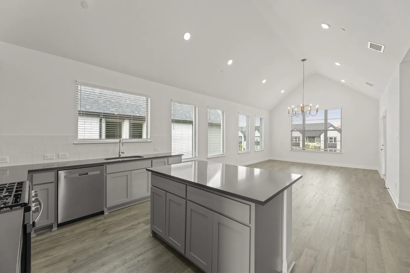15. 2543 Brunswick - Kitchen (3)