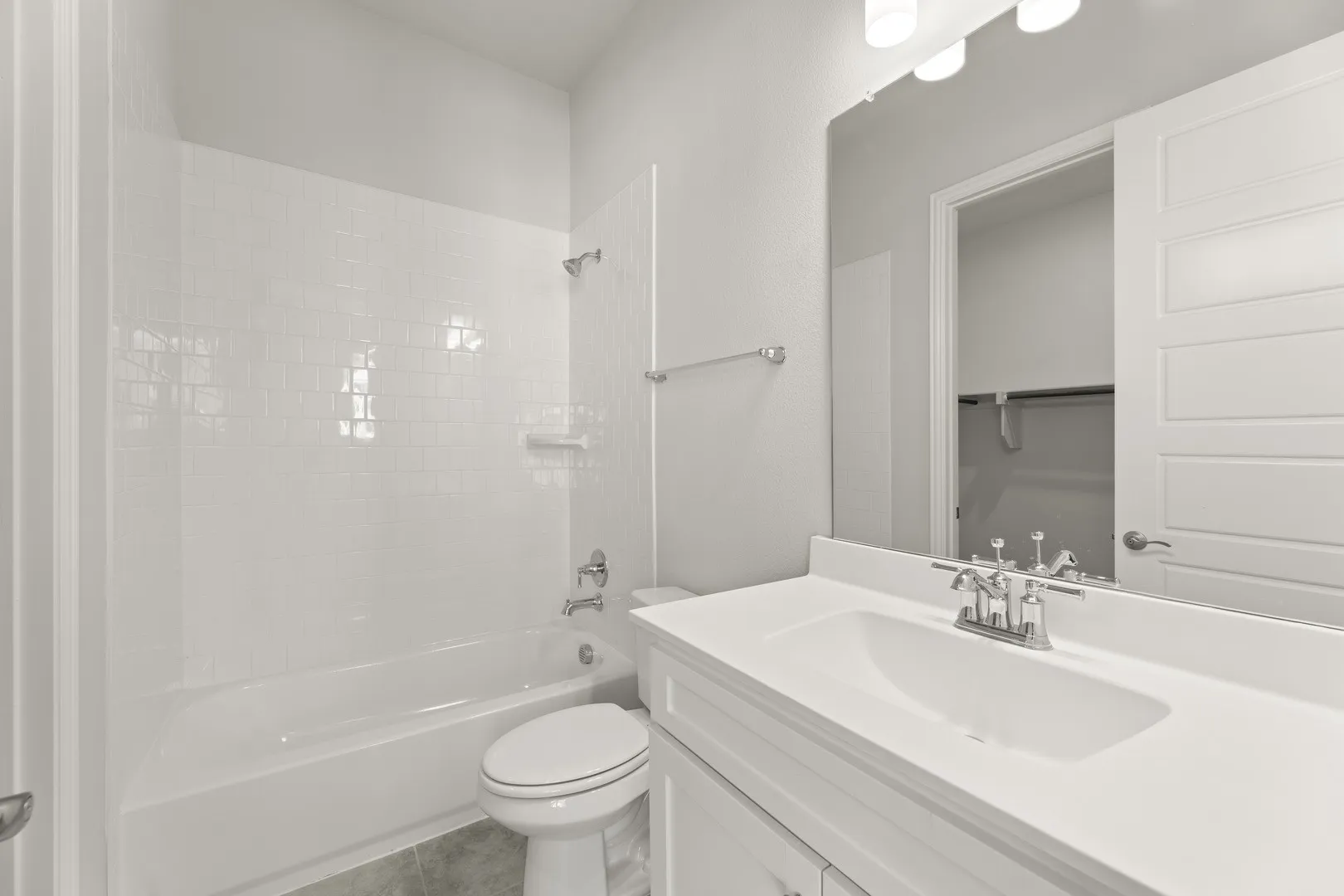 08. 3208 Patterson - 2ND Bath