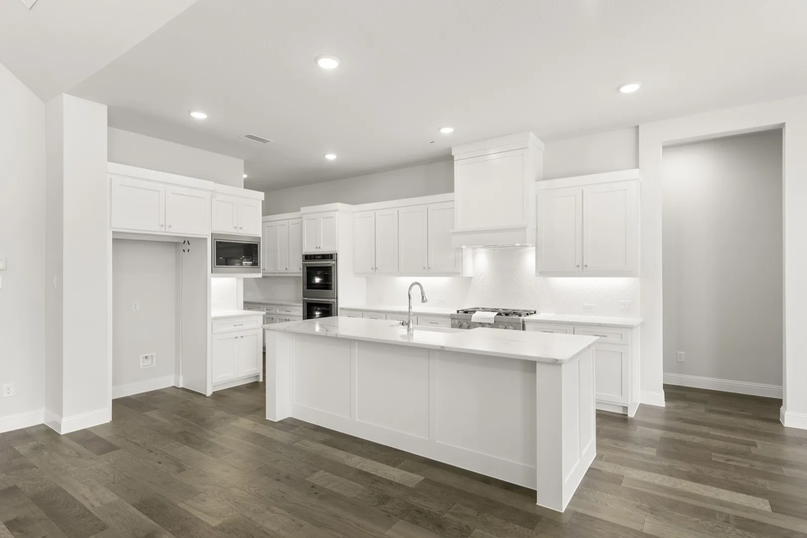 13. 3208 Patterson - Kitchen (2)
