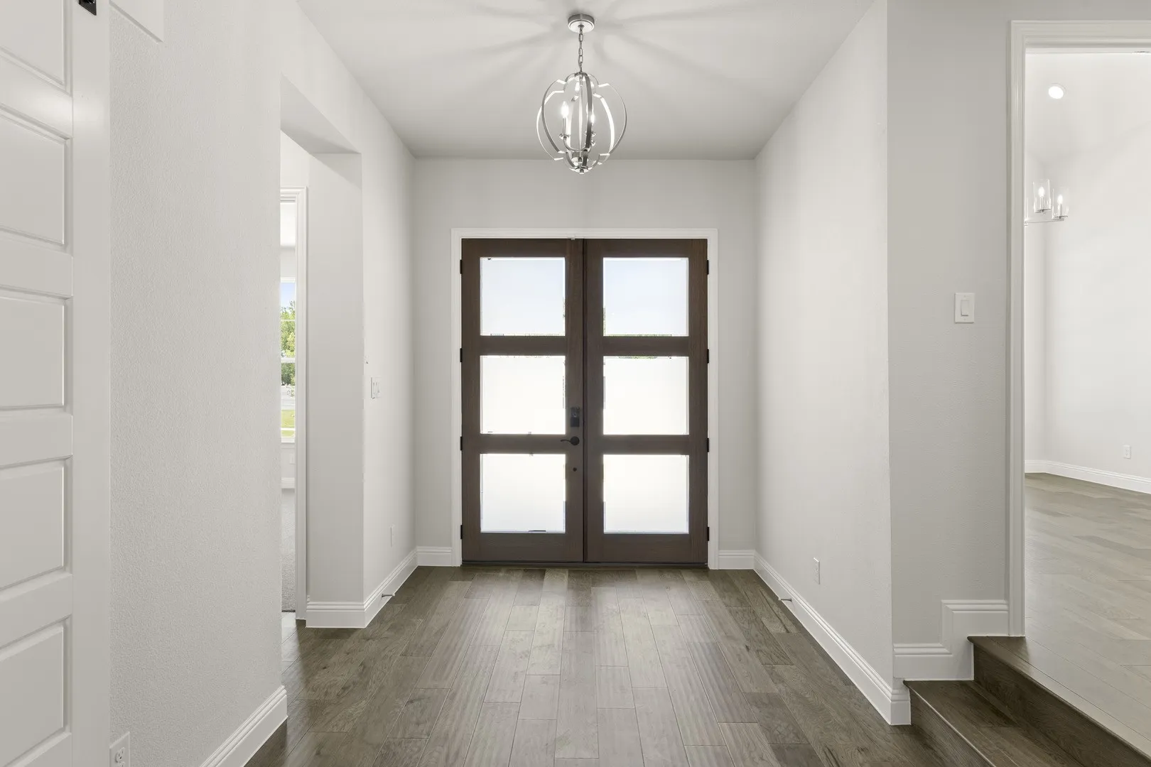 03. 3208 Patterson - Entry