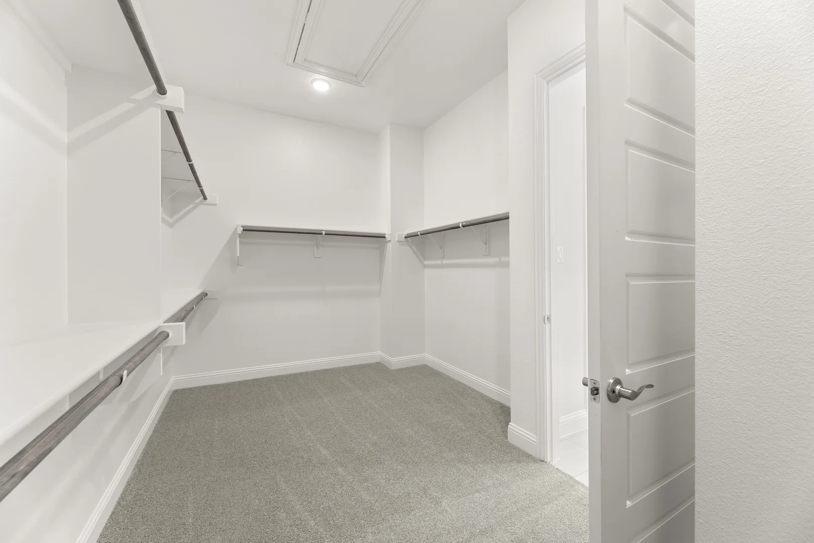 24. 3208 Patterson - Closet