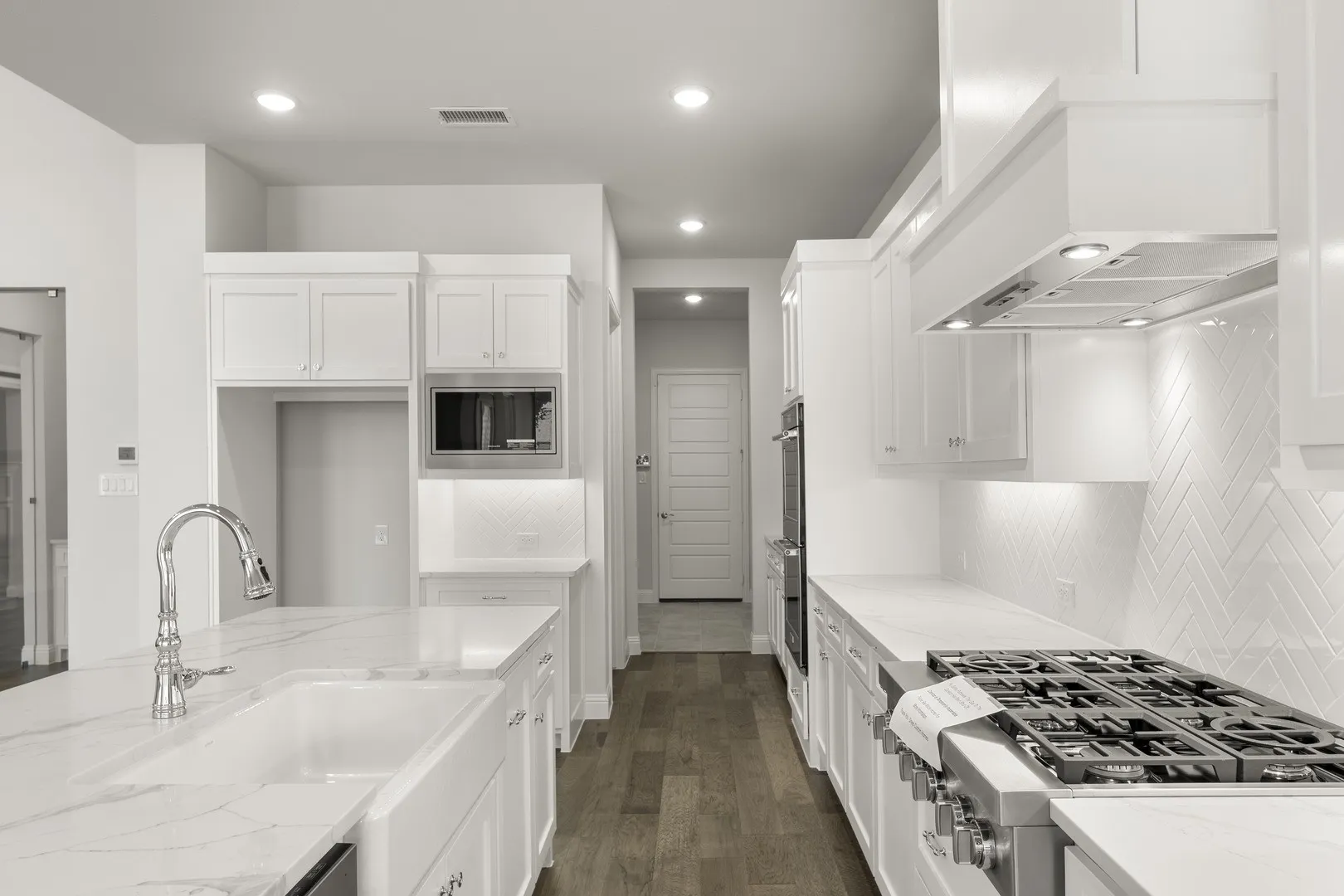 14. 3208 Patterson - Kitchen (3)