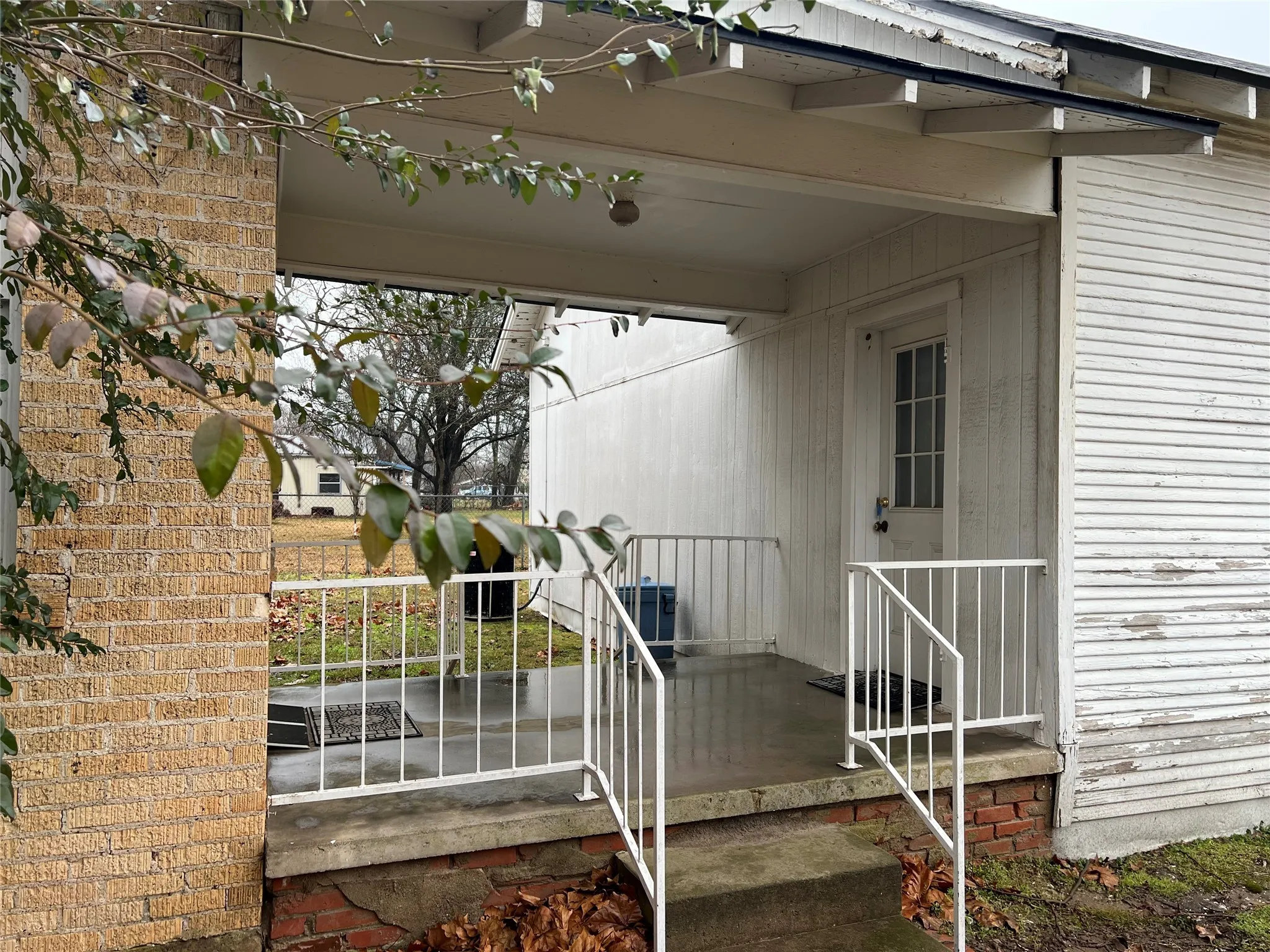 Entry to meeting room from main building